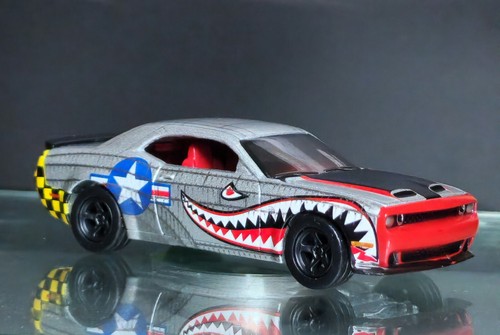 Auto World 1:64 Mijo Exclusive 2019 Dodge Challenger Hellcat Shark