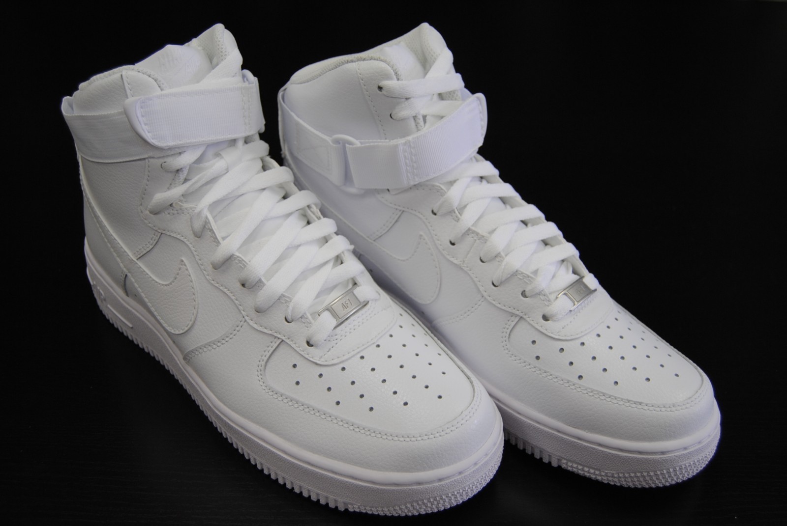 Купить найк форсы мужские. Nike Air Force 1 White. Nike Air Force White. Nike Air Force 1 af1 High высокие белые. Кроссы найк АИР Форс.