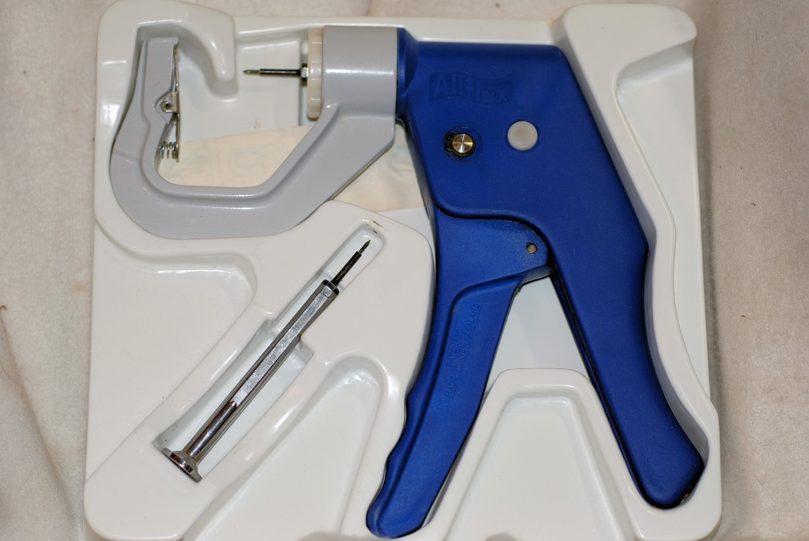 Allfex Global Retract-O-Matic Ear Tagger