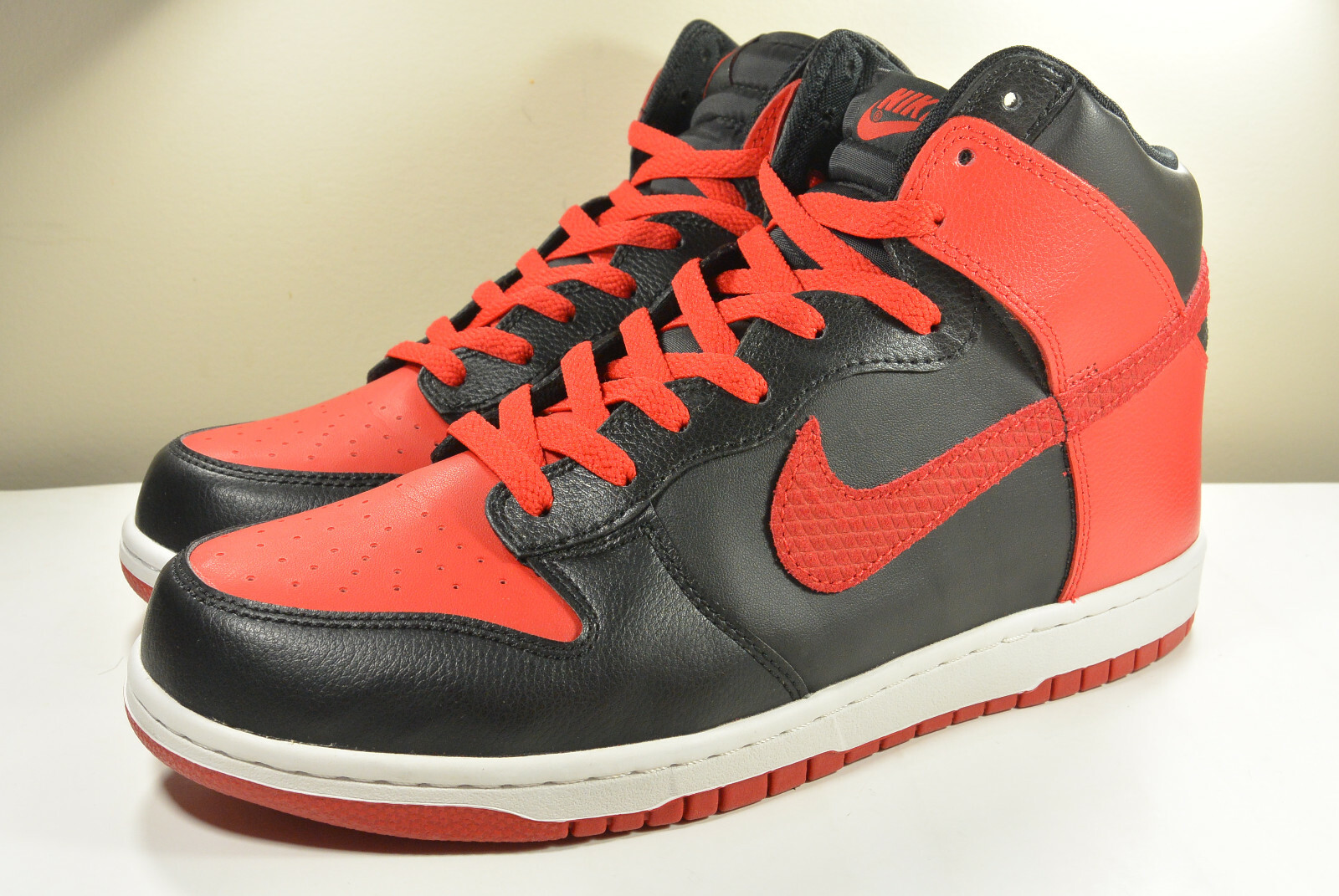 NIKE 2012 J PACK DUNK HI X JORDAN I BRED HYBRID 10 VINTAGE NIKE 2012 J PACK DUNK HI X JORDAN I BRED HYBRID 10 VINTAGE