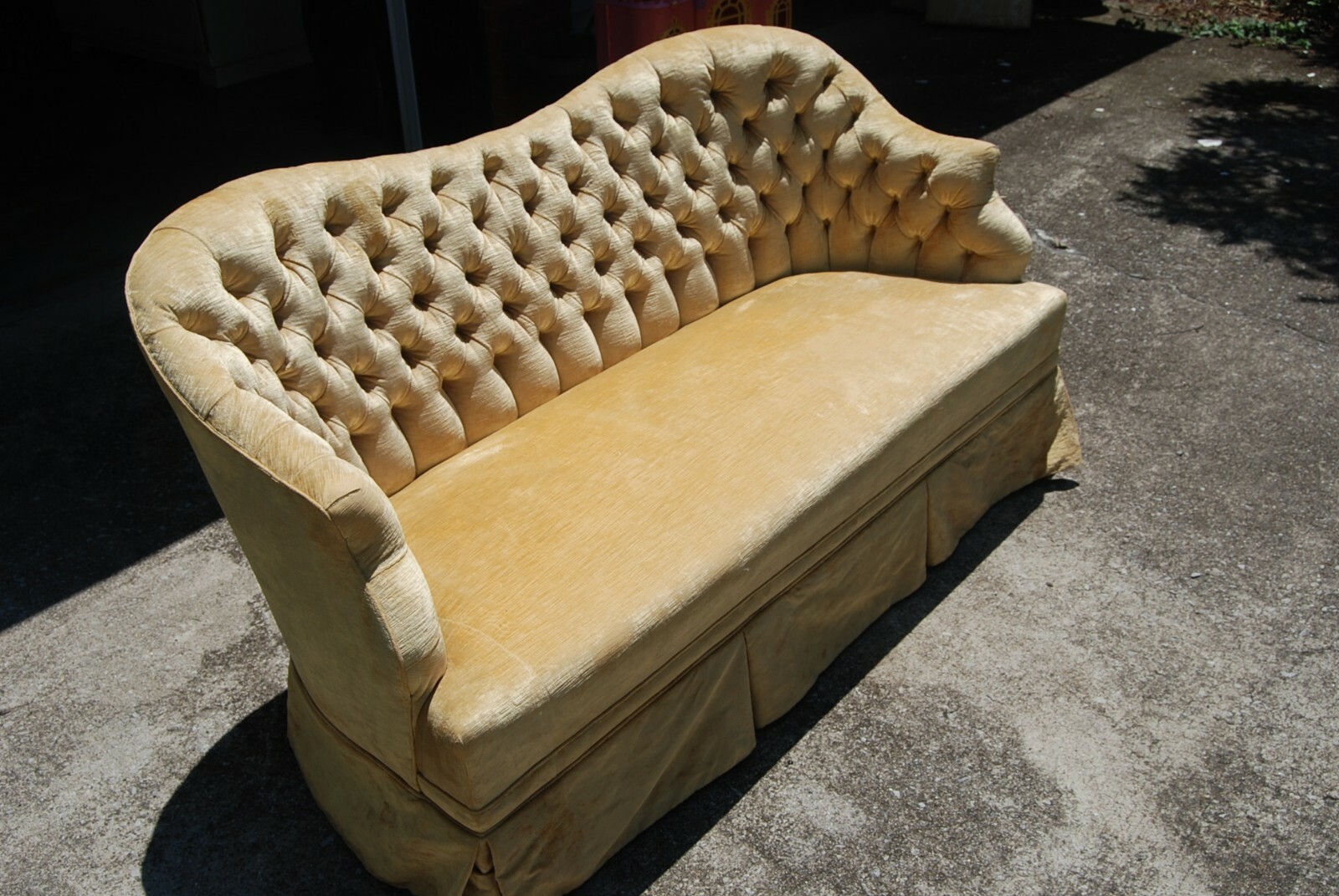 ORIGINALVintage Antique ESTATE Victorian Tufted VELVET sofa loveseat settee