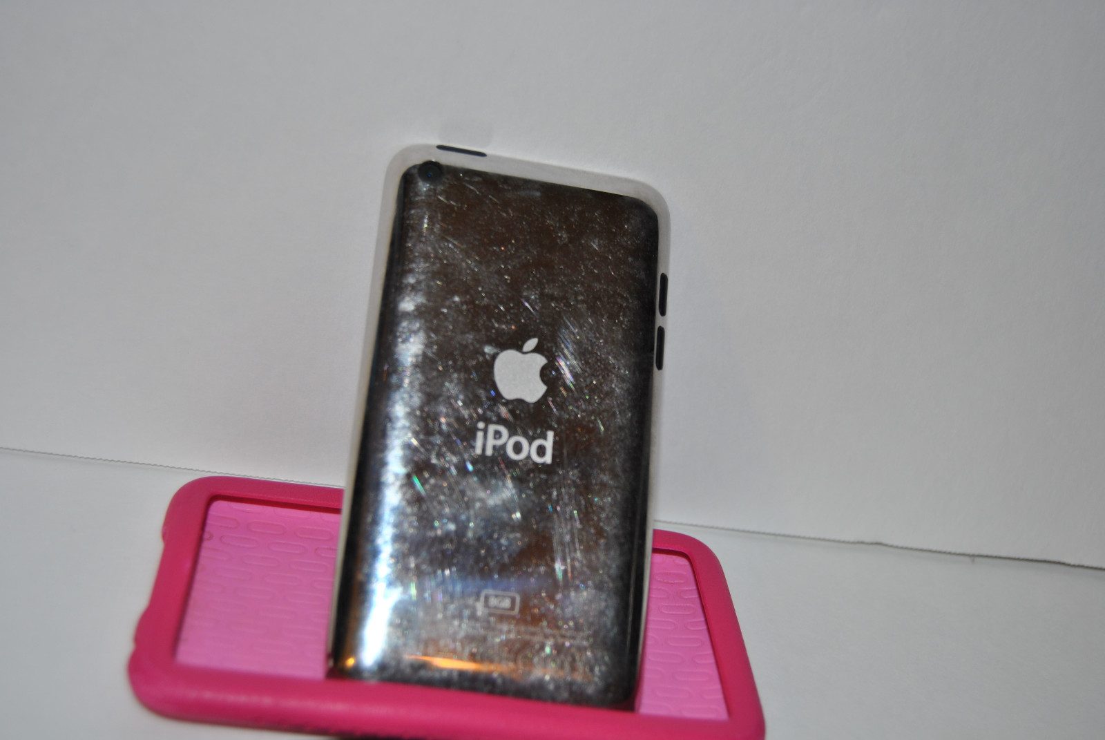 Apple iPod Touch 4th Generation (8GB) MODEL # MC540LL/A. Includes  pink sleeve