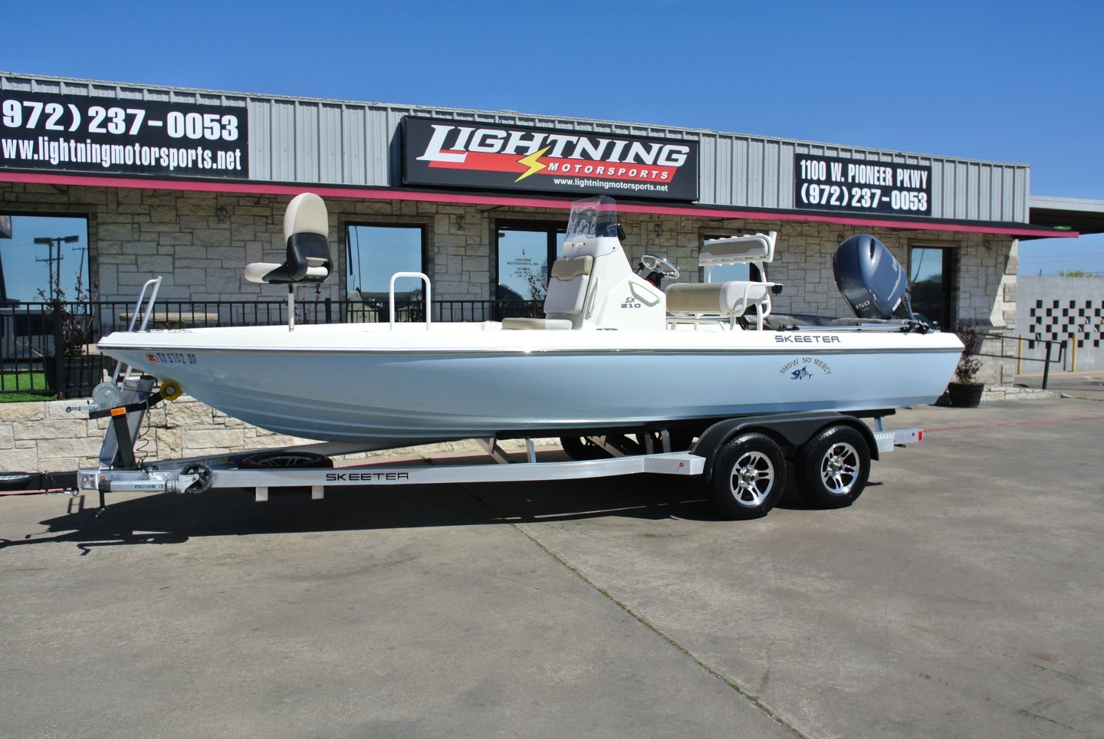 SHOWROOM CONDITION 210SX SKEETER CENTER CONSOLE~