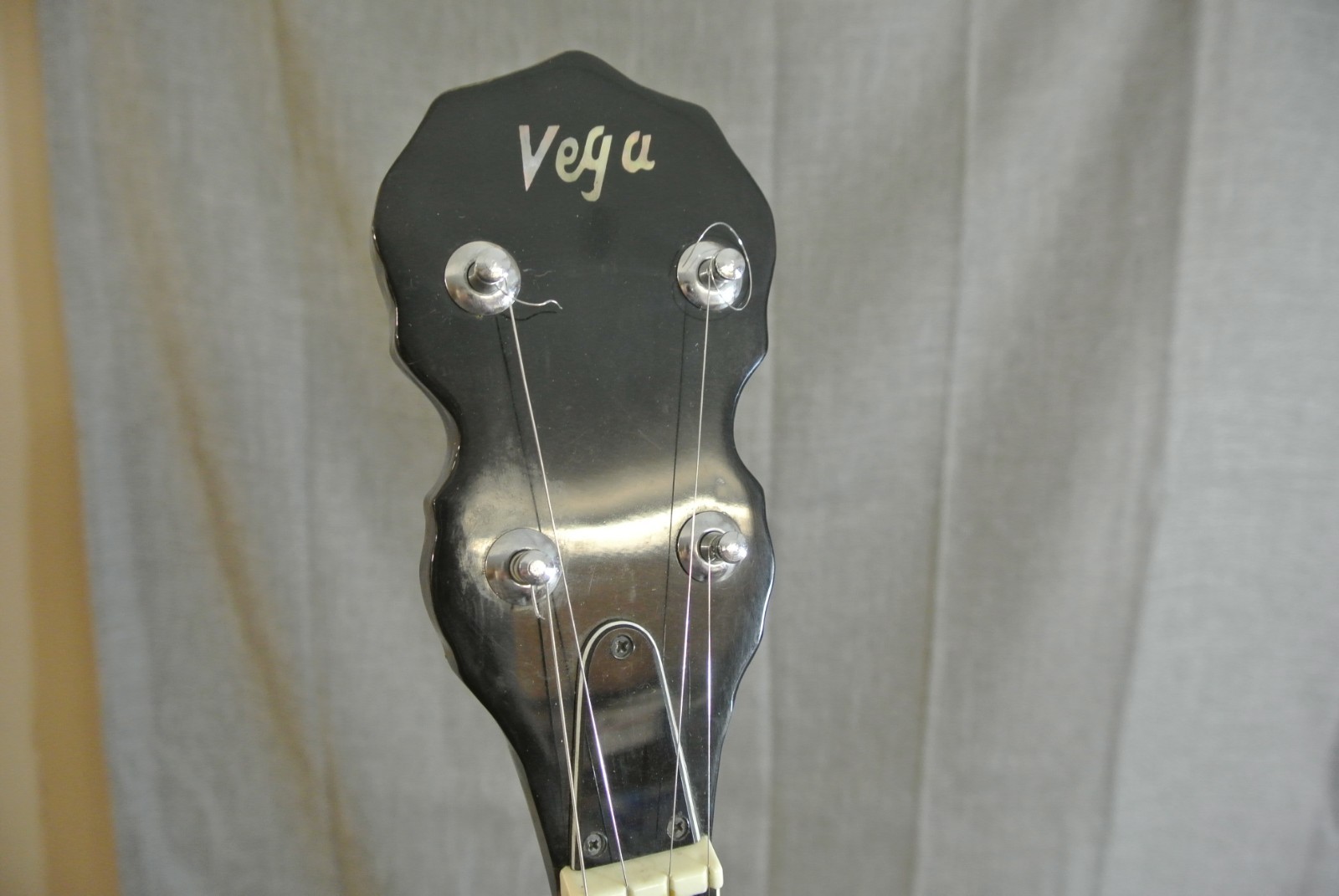 VEGA 5-STRING BANJO W/ CASE ~VINTAGE~ (93995-1 H)