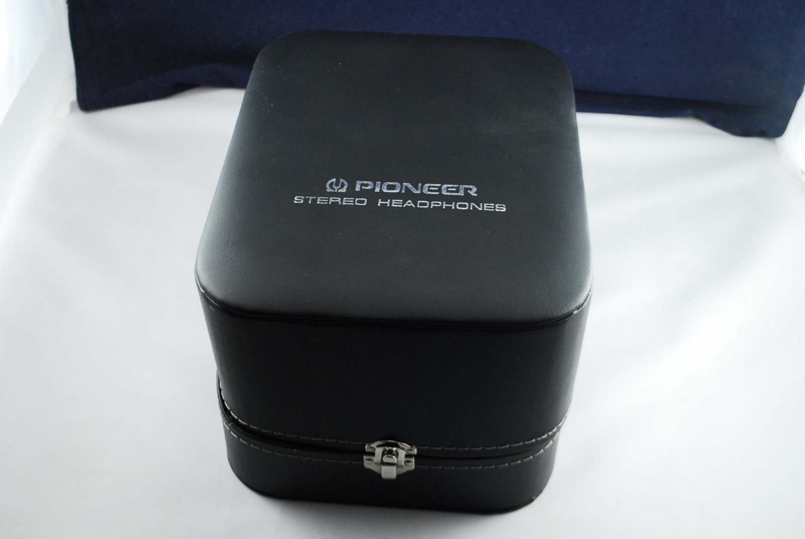 PIONEER SE-50 TWO-WAY STEREO HEADPHONES with STORAGE CASE & Manual
