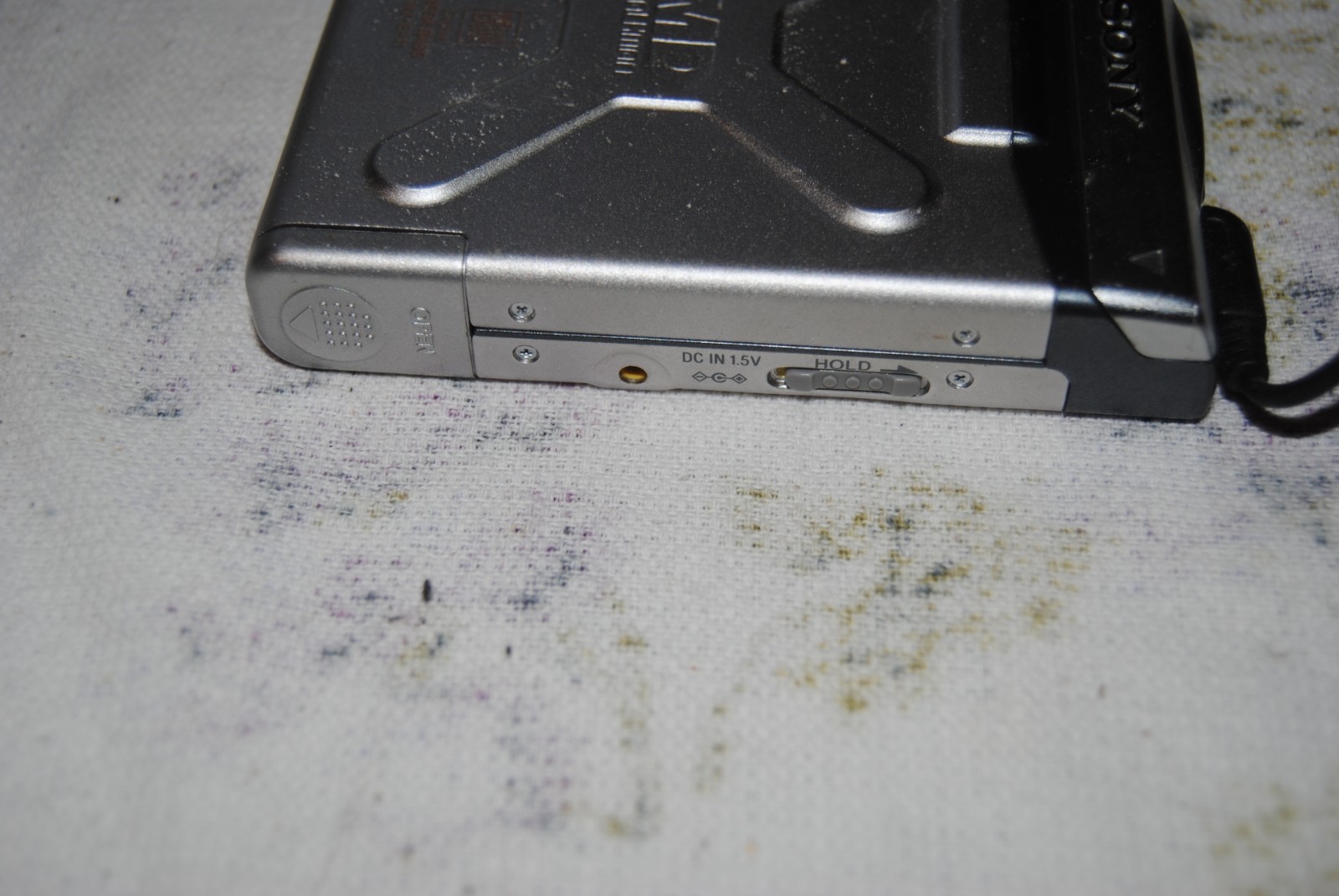 Sony Walkman MZ-EP11 Portable Mega Bass MiniDisc Player MD w/ Remote RM-MZ35