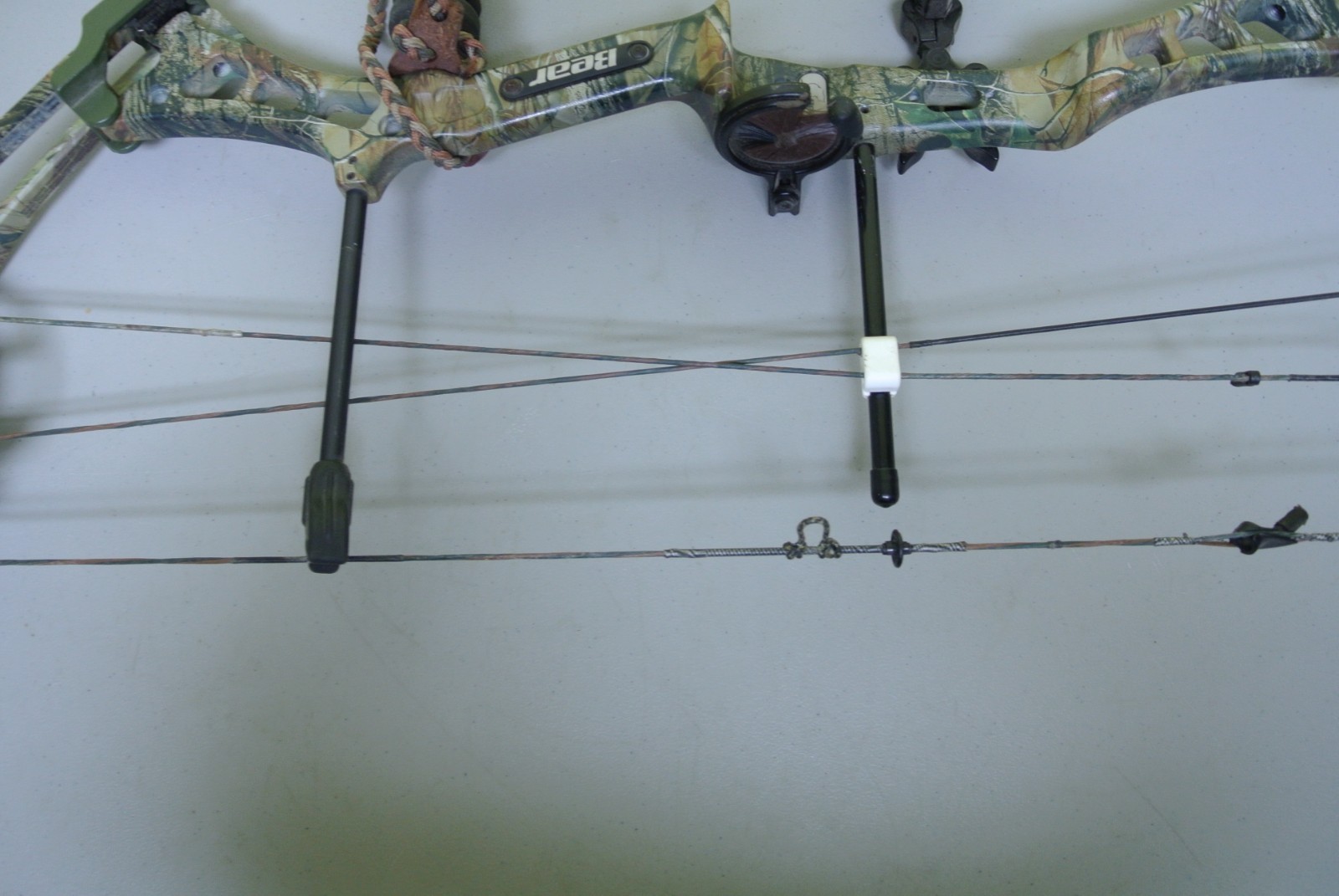 Bear Encounter Compound Bow RH 29