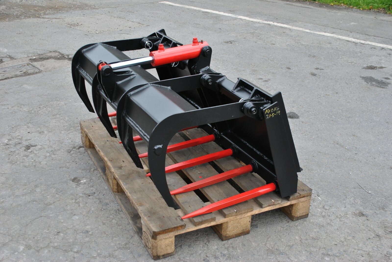 NEW SMALL FORK + GRAPPLE FOR COMPACT LOADERS AND SKID STEERS Farm