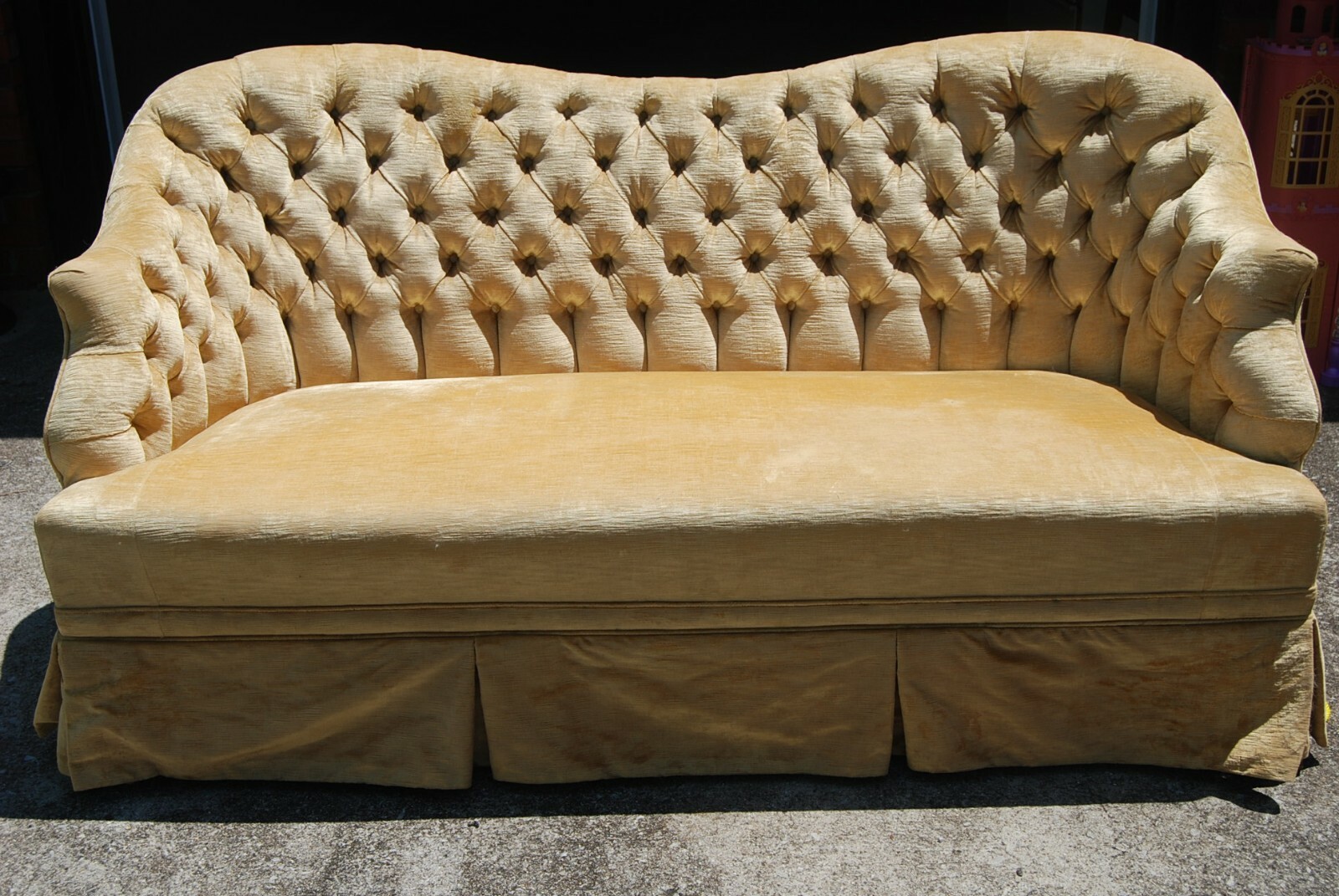 ORIGINALVintage Antique ESTATE Victorian Tufted VELVET sofa loveseat settee