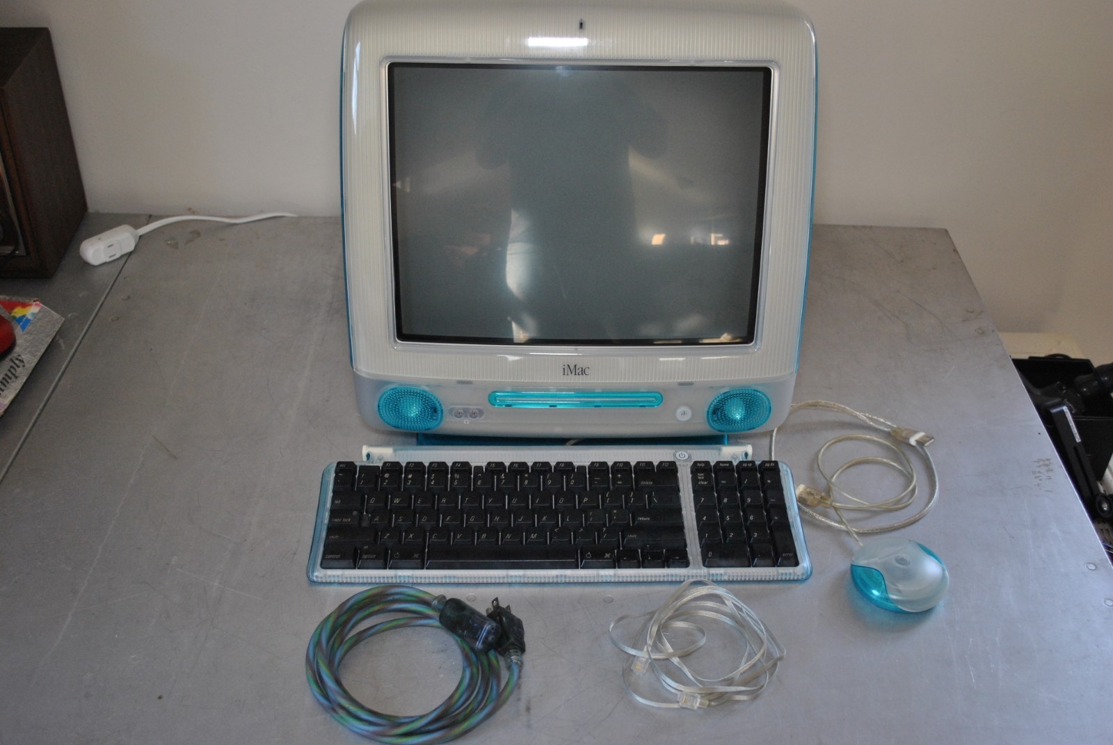 Vintage iMac M5521 99' Bondi Blue Mint Working Condition One Owner Personal