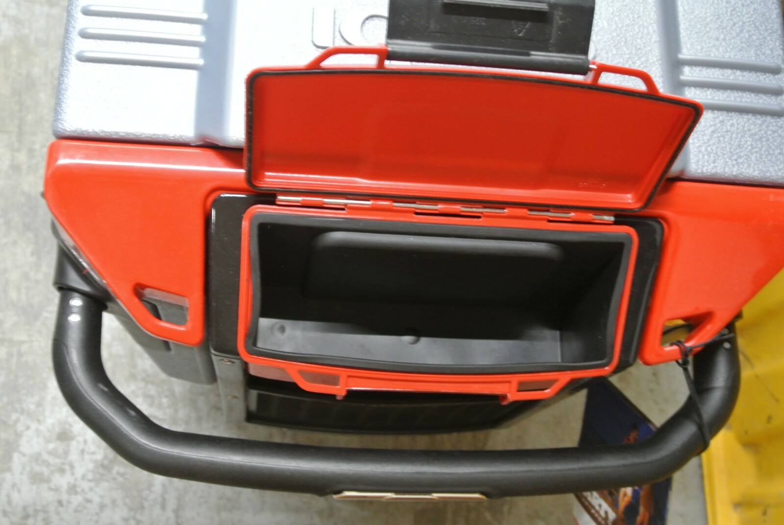 Igloo Trailmate Liddup Wheeled Lighted Cooler, Silver/Red 70 qt