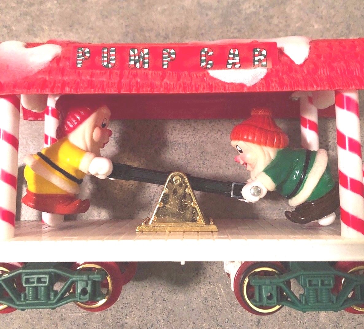Vintage1986 New Bright Holiday Time Express LTD Train Pump car with elves