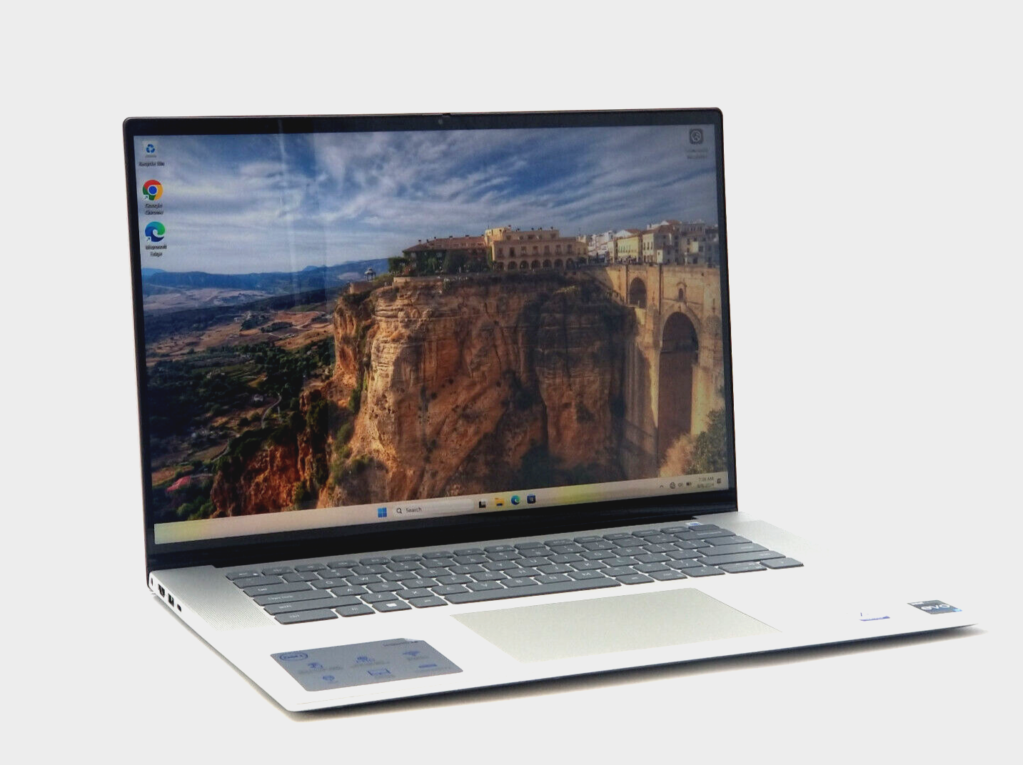 12世代 i7搭載 Dell Inspiron 16 5620 デル Inspiron 16 (5620)の実機レビュー - the比較