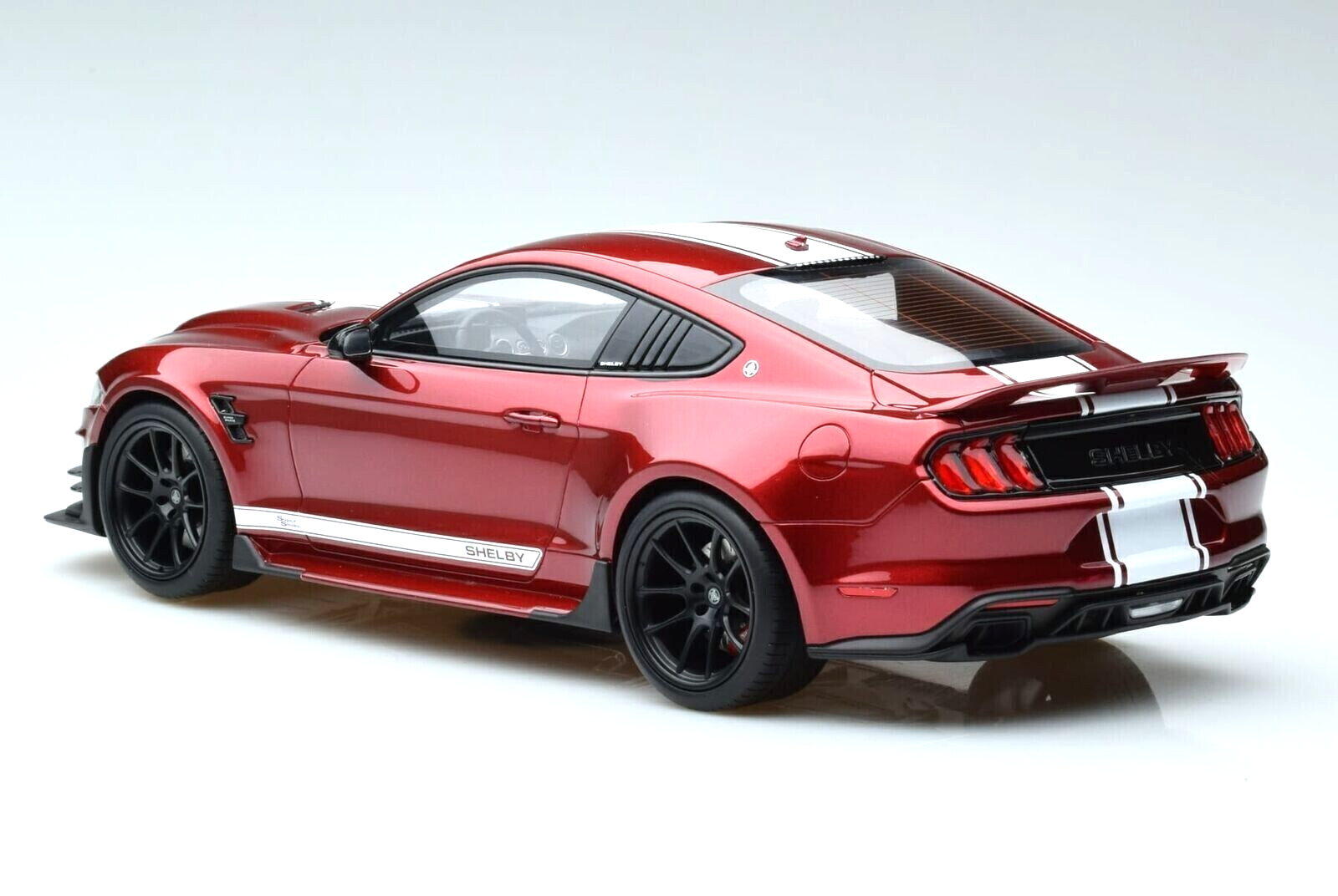 1/18 Ford Mustang Shelby GT500 Super Snake Red with Stripe