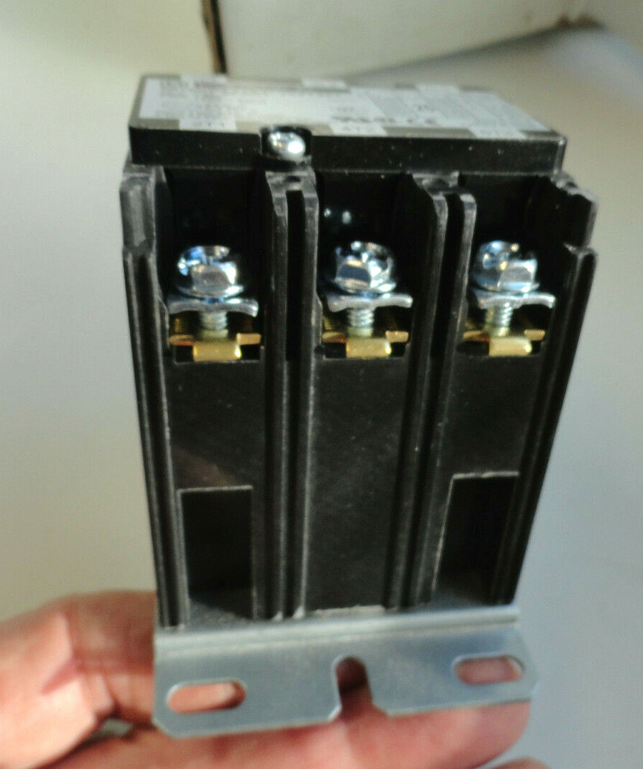 SQUARE D 8910DPA23S41V02Y251 -  Valley irrigation Part # 99P178 25 amp