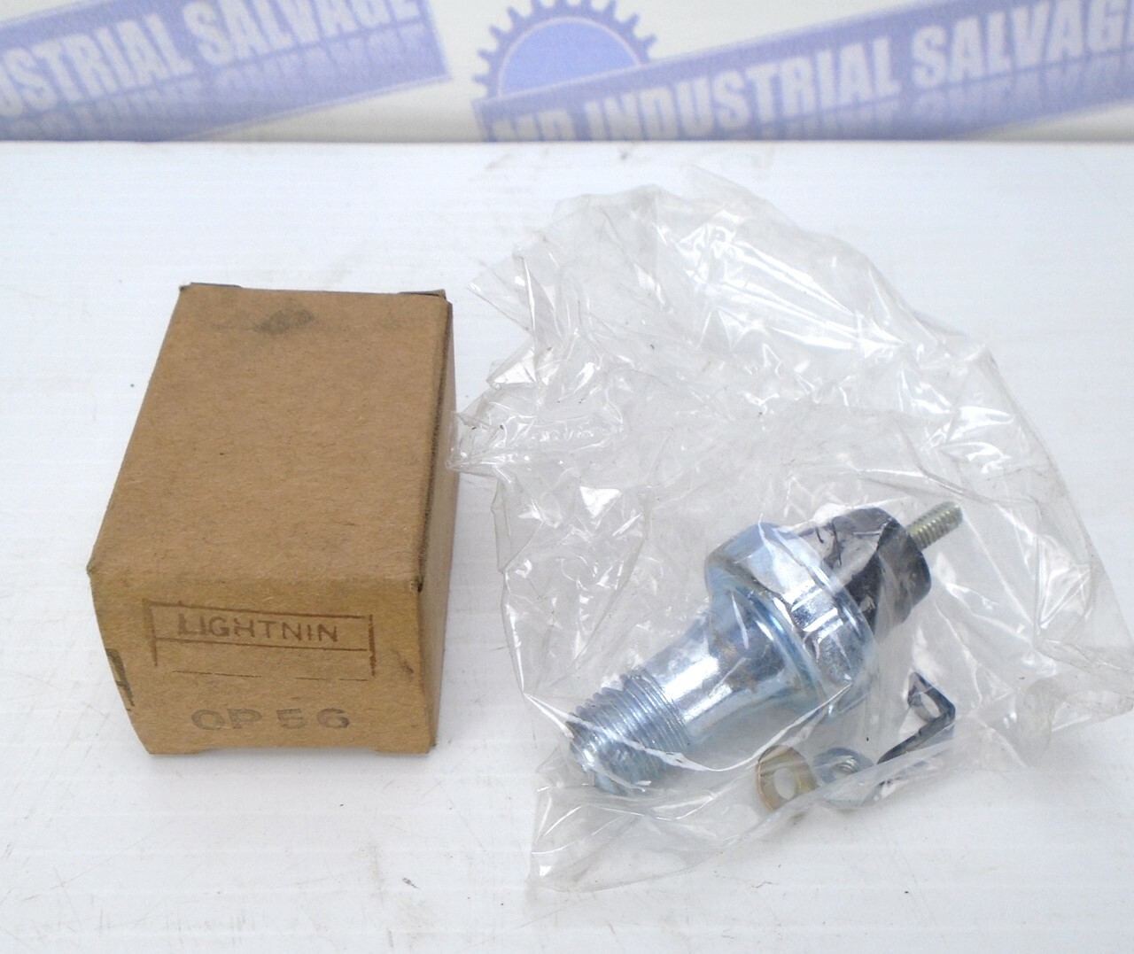クイーン　ステイング・パワー　QUEEN STAYING POWER P1678 1967 Ford, Mercury, Falcon, Comet OIL PRESSURE SWITCH - OP56