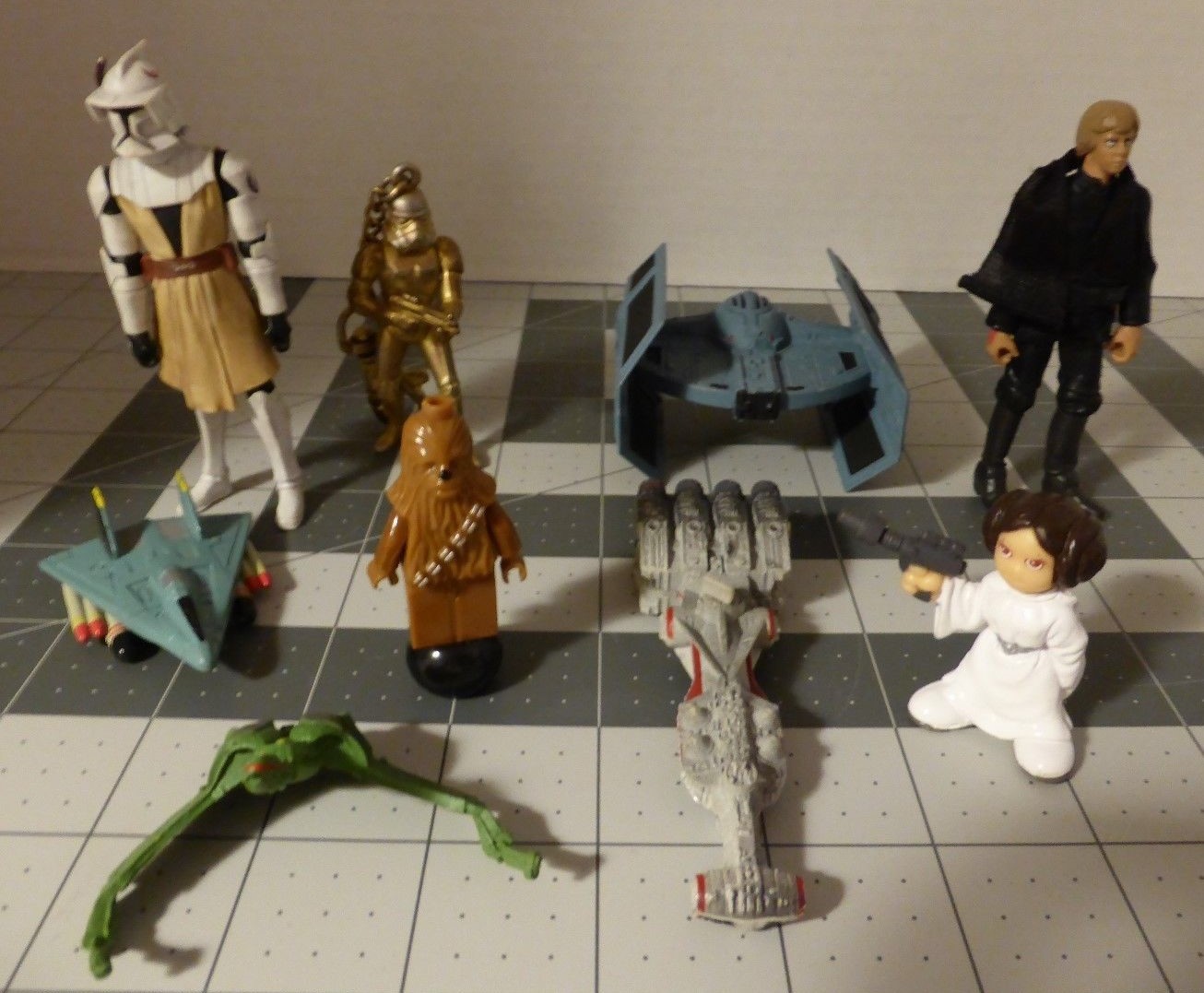 Lot of (9) Star Wars Action Figures mixed lot