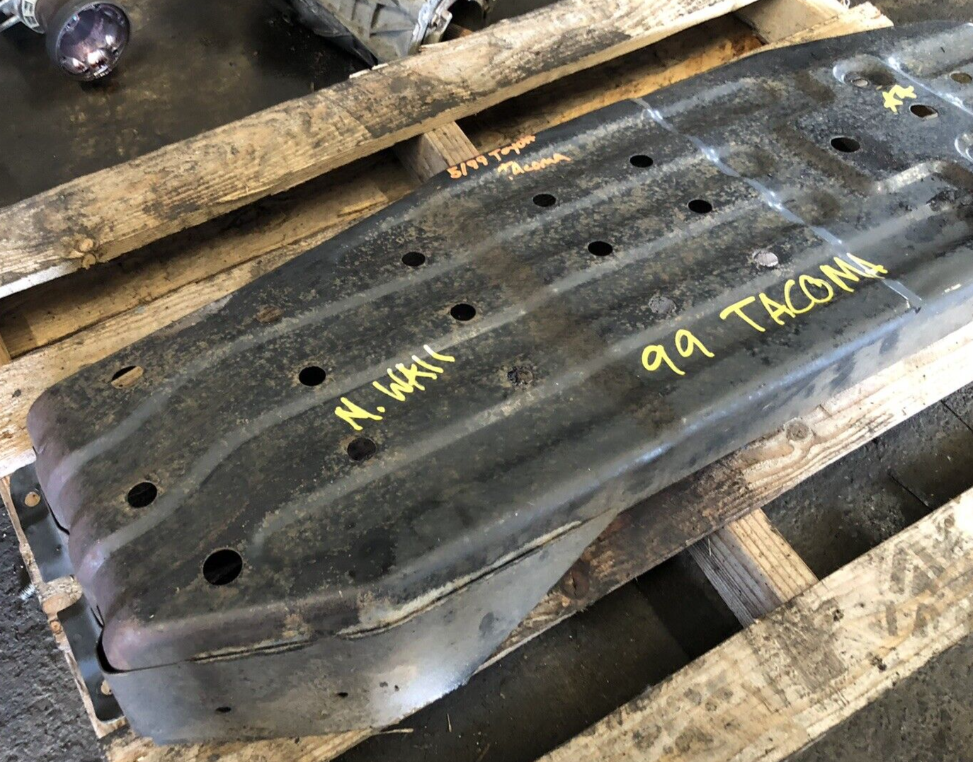 1995-2000 Toyota Tacoma 4x4 Extended Cab Fuel Tank Skid Plate Cover