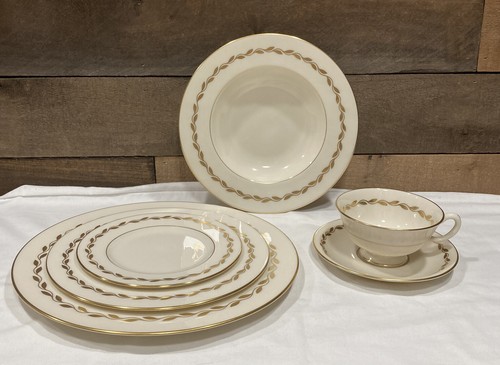 Stunning Lenox Golden Wreath 0-313 6 Piece Table Service Set