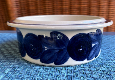 Arabia of Finland #4 Anemone Blue Round Vegetable Bowl 7.25  Unused