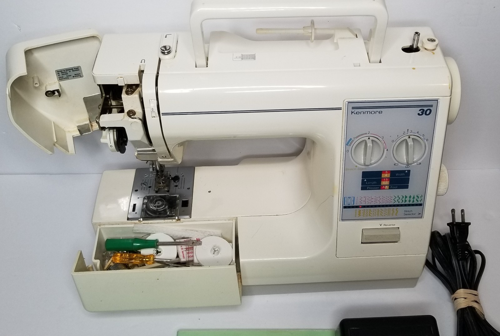 KENMORE MODEL 385.18830090 ZIG ZAG PATTERN SEWING MACHINE W/ FOOT PEDAL & CASE