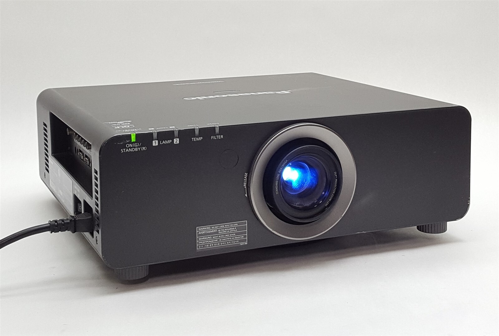 Panasonic PT-DW640S ★6000ルーメン HDMI対応可日本製 Panasonic PT-DW640S ☆6000ルーメン HDMI対応可能 2画面表示可