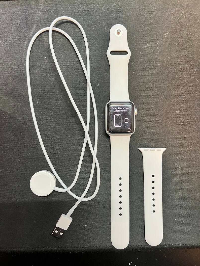 Apple Watch Series 3 38 mm Silver Aluminum Case White Sport Band ...
