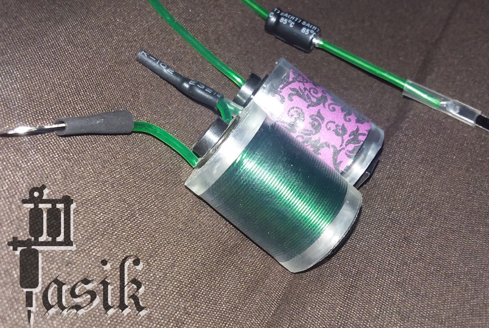 1 1/4 handwrapped custom tattoo coils, hex top cores, 2 quick attach capacitors