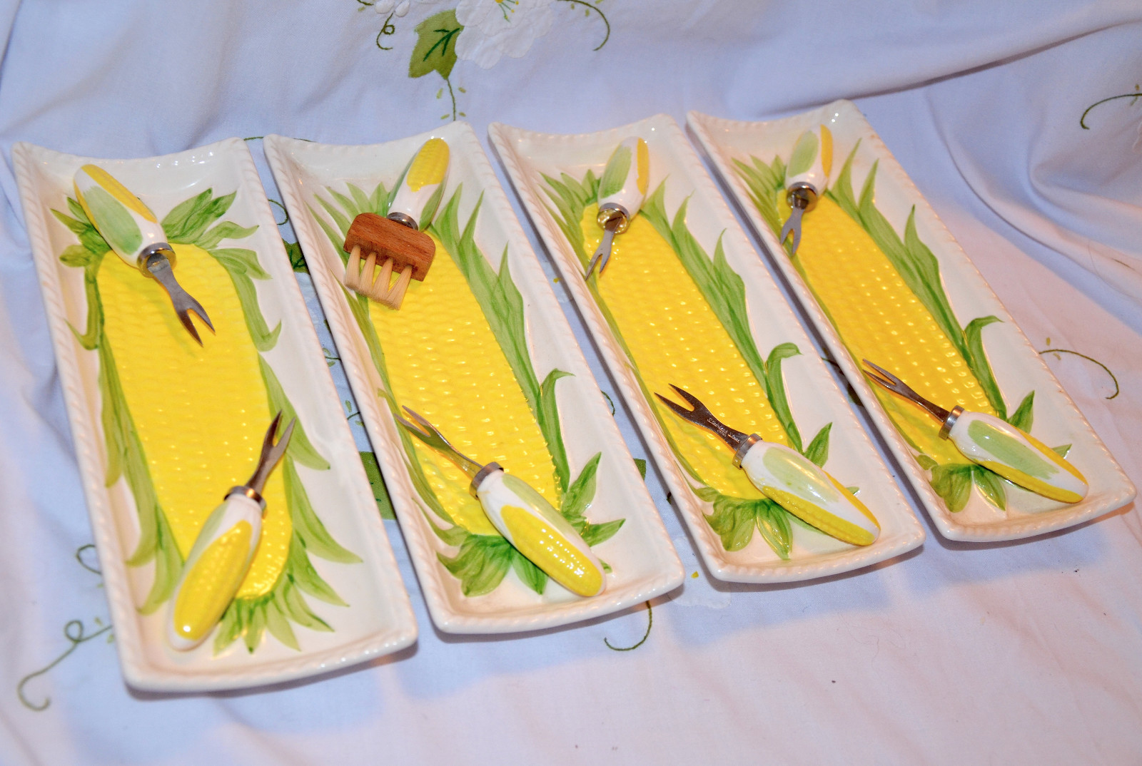 4 vintage corn on the cob individuak dishes & 7 Holders set with Japan stickers