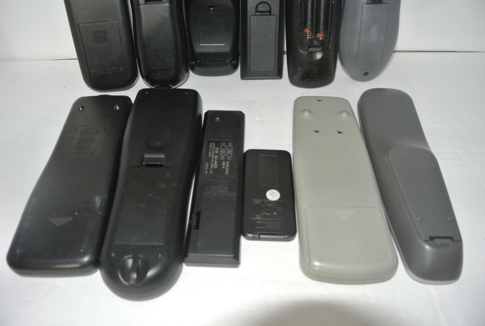 Remote Controls 12 JVC, MOTOROLA, Phillips, SAMSUNG, AND GE AS IS Wholesale Lot