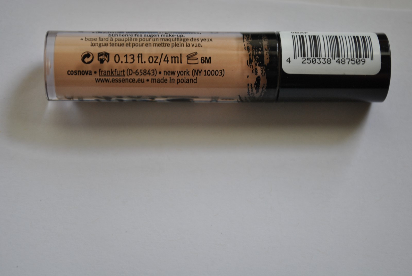 1 x Essence Cosmetics I Love Stage Eyeshadow Base 0.13 fl oz / 4 ml