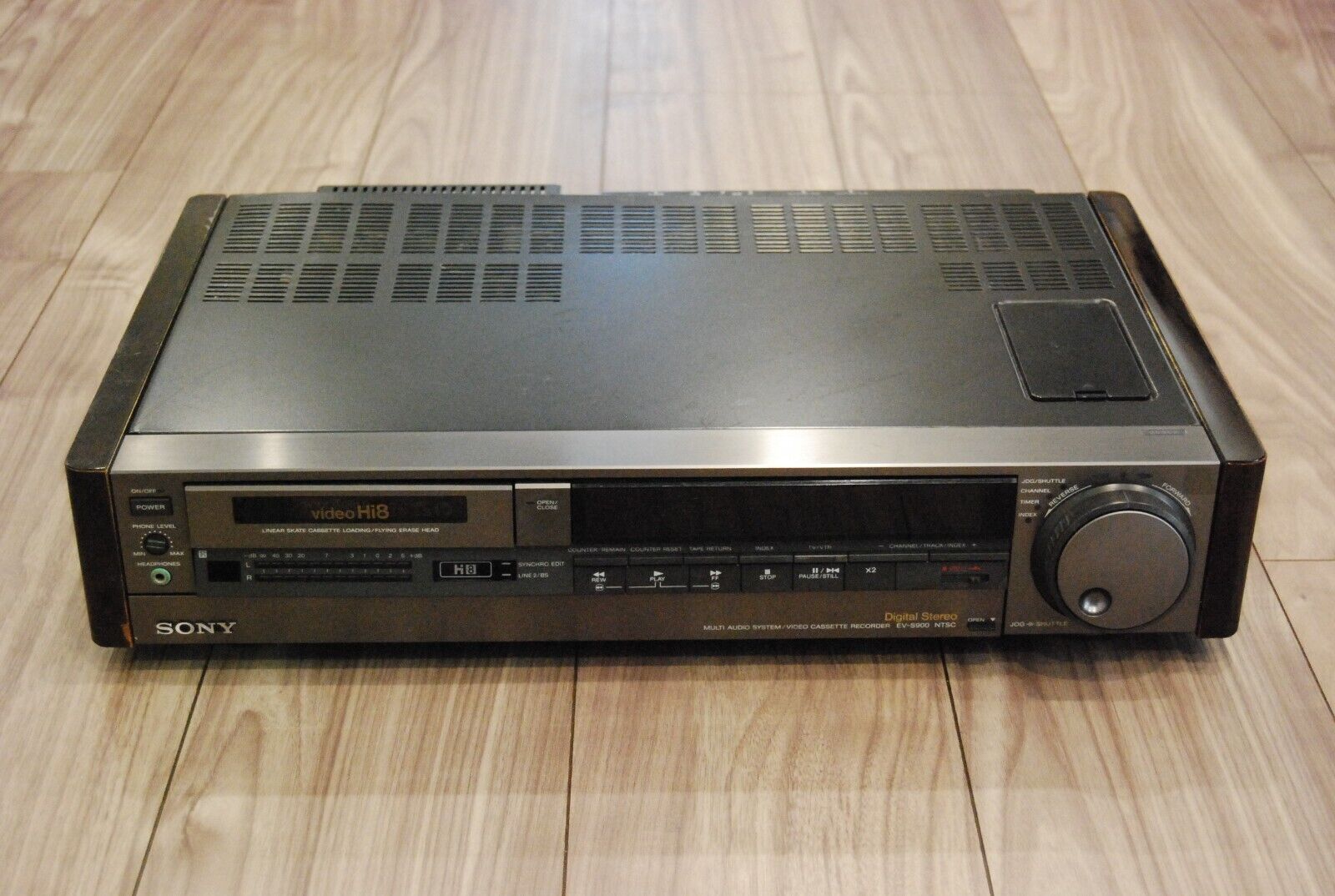 Sony EV-S900 8mm Hi8 Stereo HiFi VCR Video Player Recorder Sony EV-S900 8mm Hi8 Stereo HiFi VCR Video Player Recorder