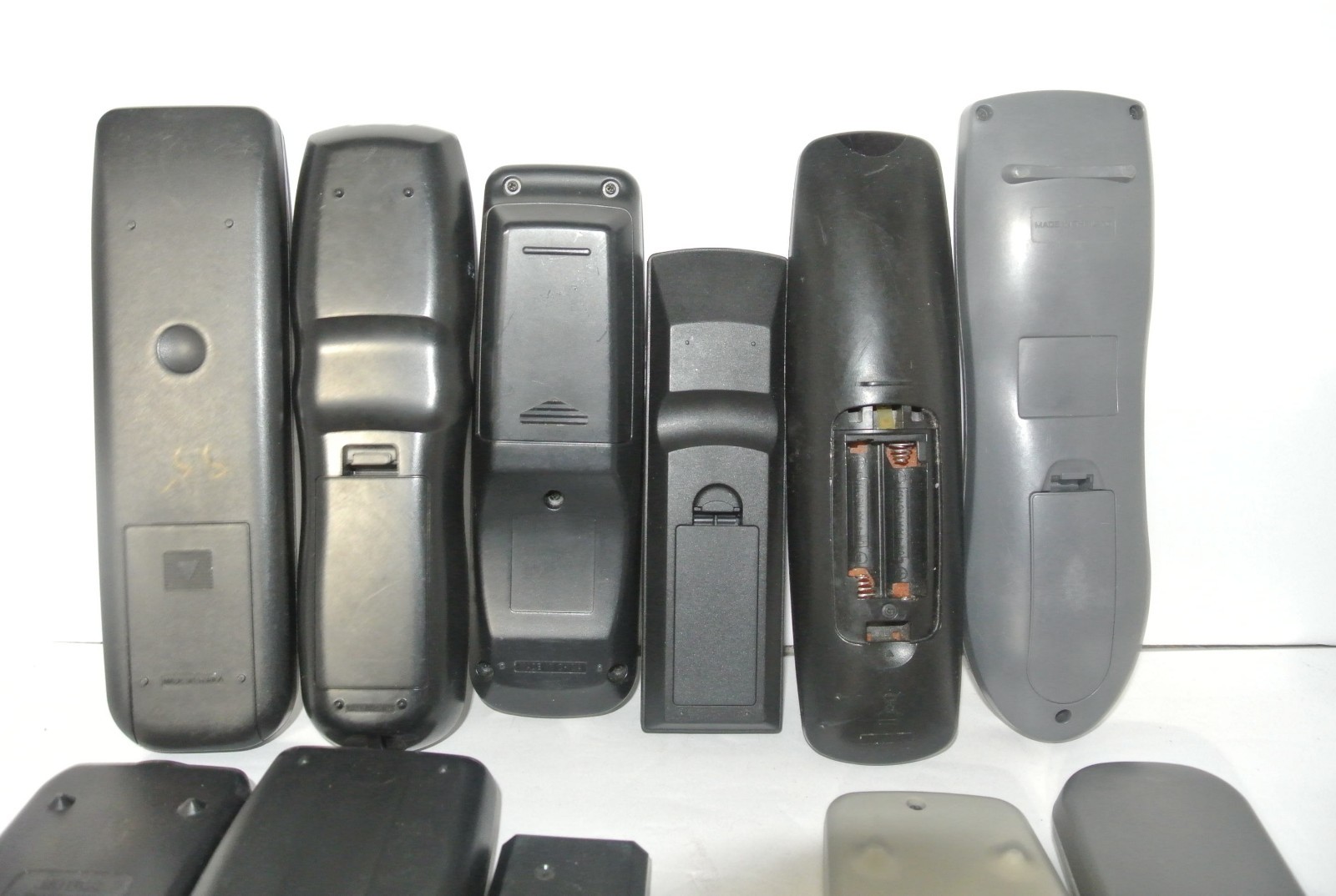 Remote Controls 12 JVC, MOTOROLA, Phillips, SAMSUNG, AND GE AS IS Wholesale Lot