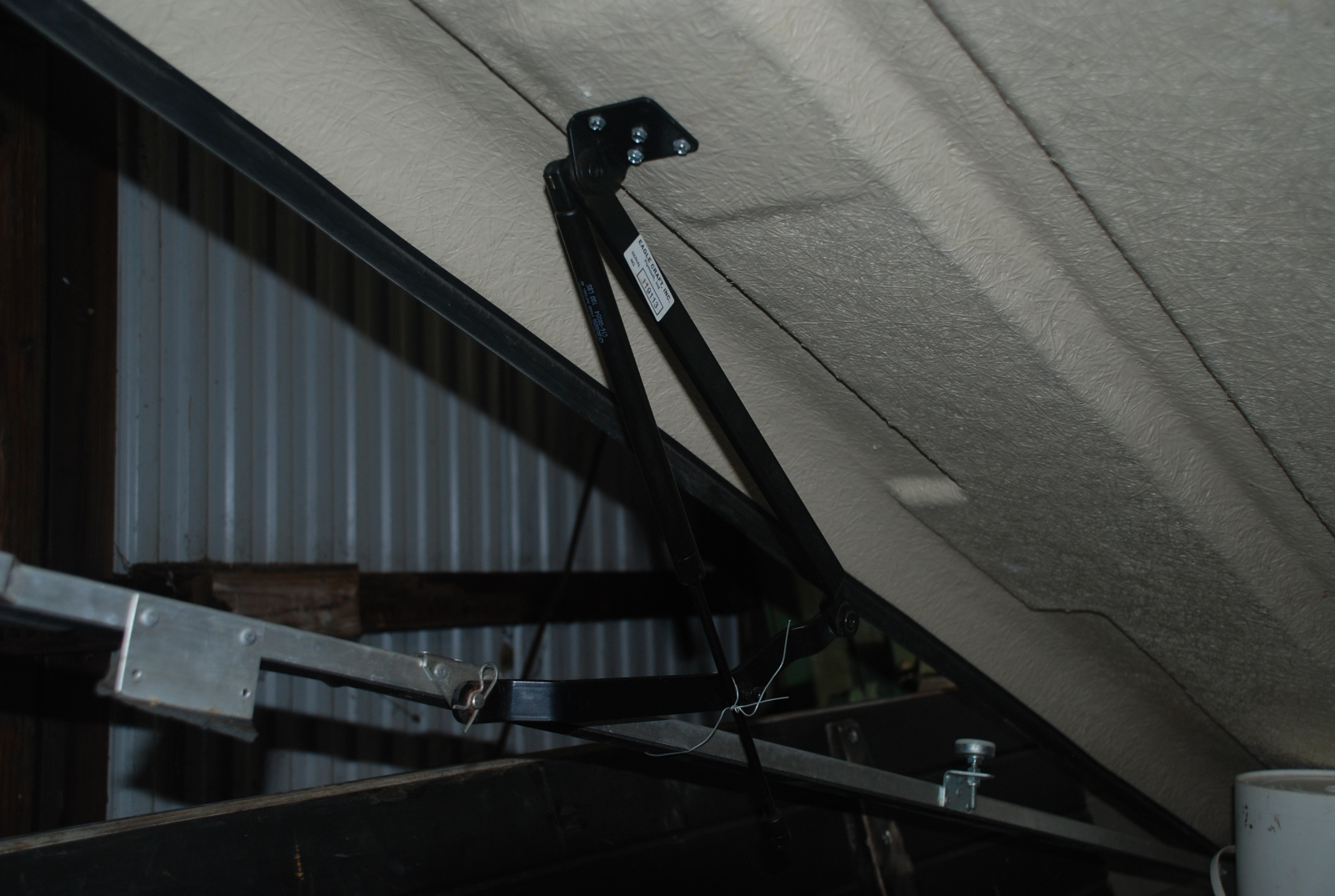 GM Truck Silverado Sierra 6 1/2 ft Tonneau Bed Lid Cover