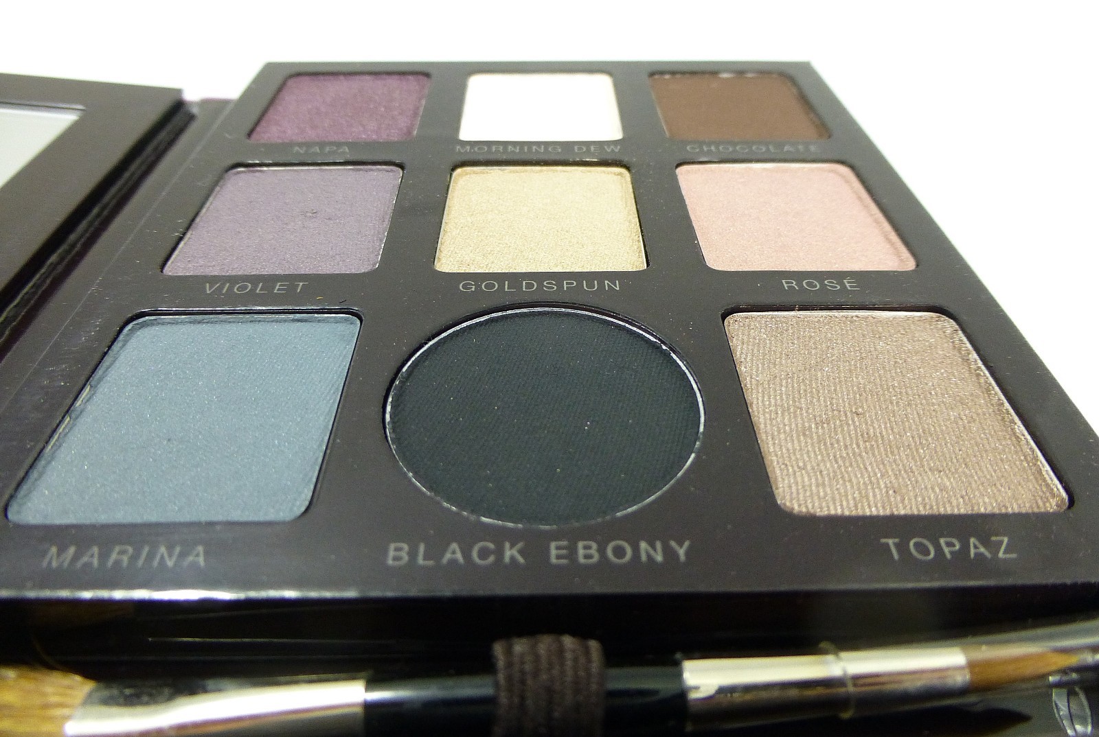 Laura Mercier Beauty Book Eyes 8 Eyeshadow & 1 Eyeliner Limited Edition NEW