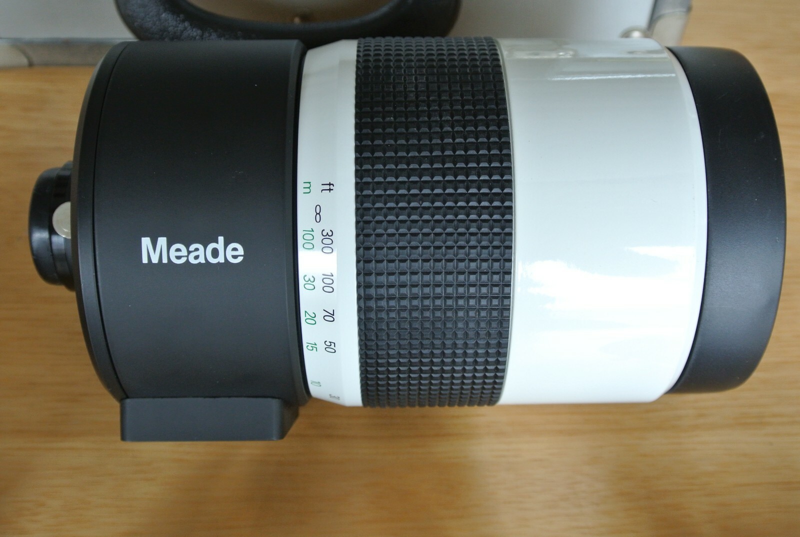 Meade 1000 MM F/11 Mirror Lens Telescope with MA40mm, MA25mm and MA12mm