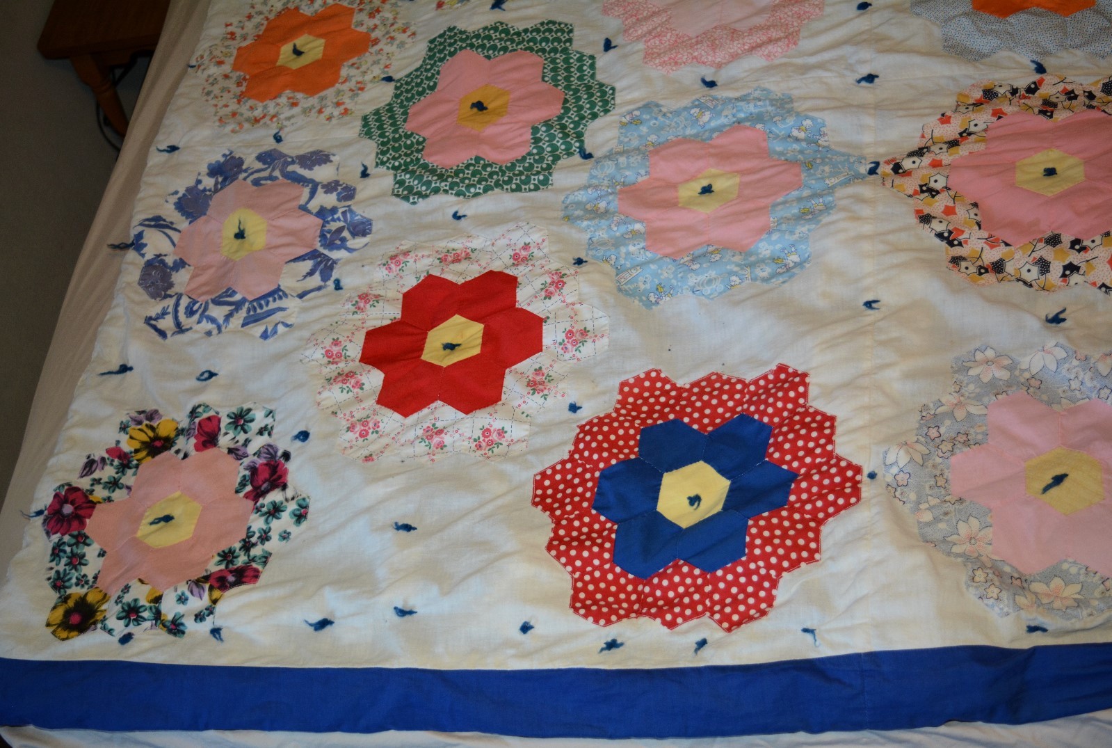 VTG Hand-sewn Quilt GRANDMOTHER'S FLOWER GARDEN Pattern EUC