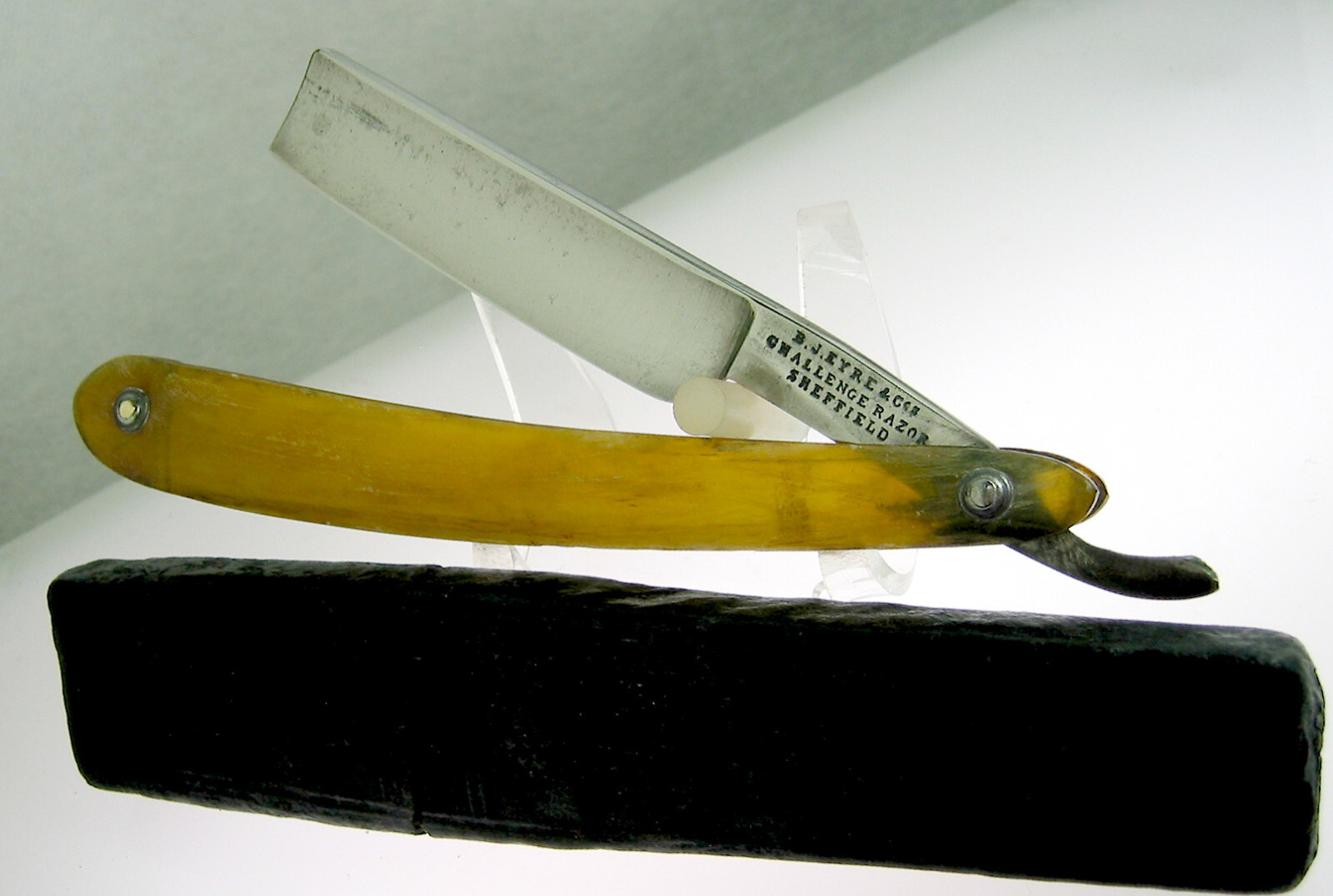 1857-76 B.J. Eyre & Co. Challenge Razor Straight Razor Coffin Box