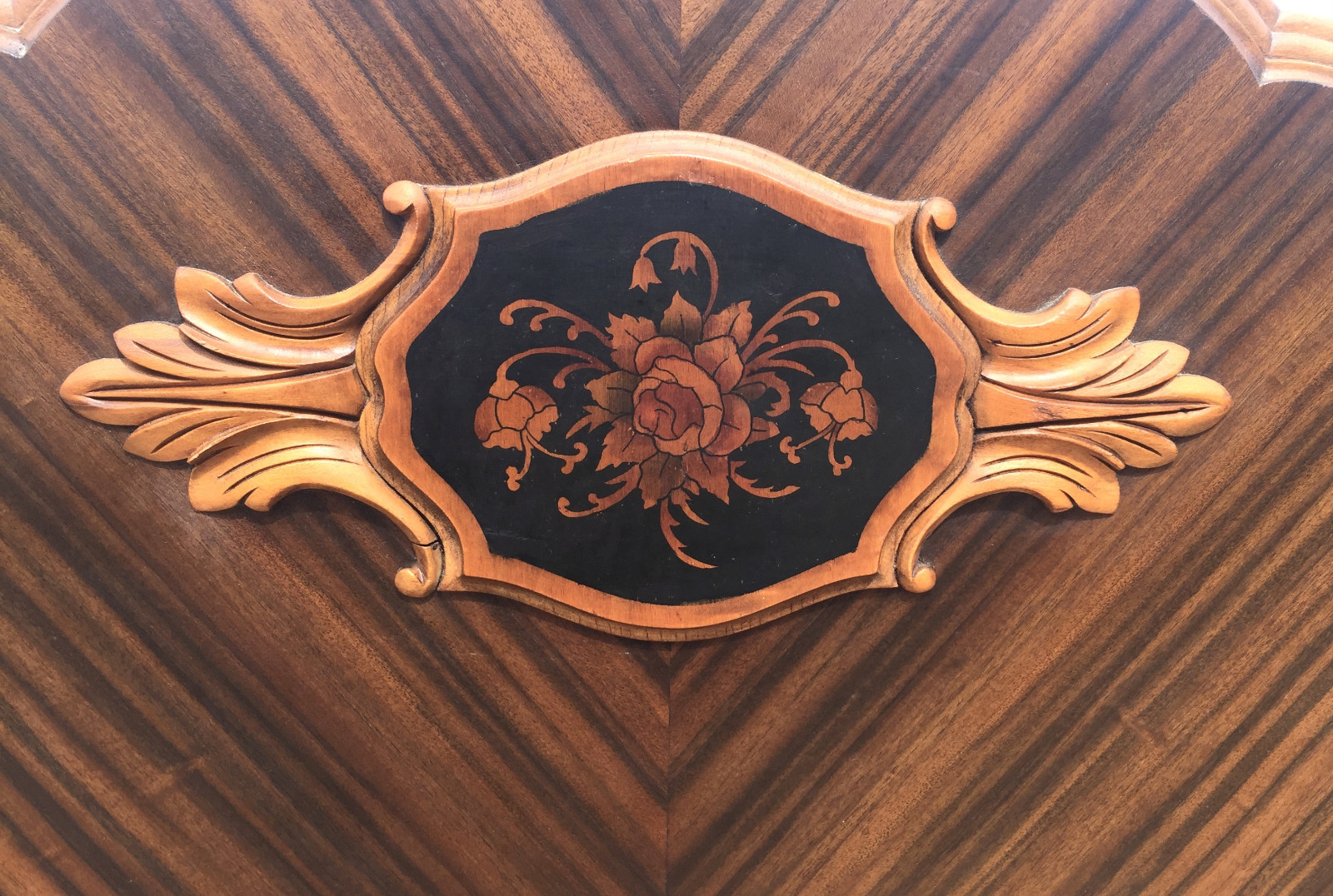 Gorgeous Antique CARVED Wood Full Size Bed: Headboard, Footboard, & Rails