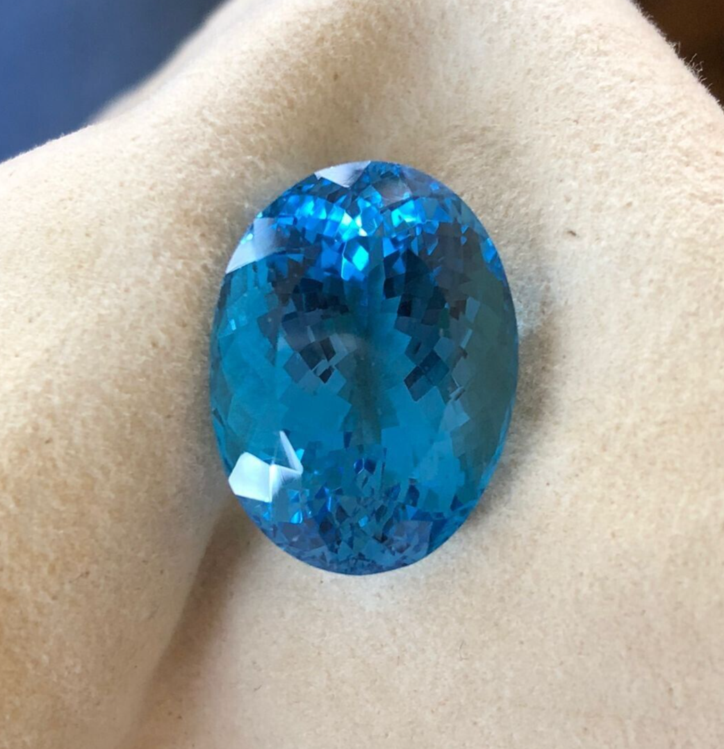 22.90 Cts Top Quality Natural Swiss Blue Topaz 19x14x11 MM