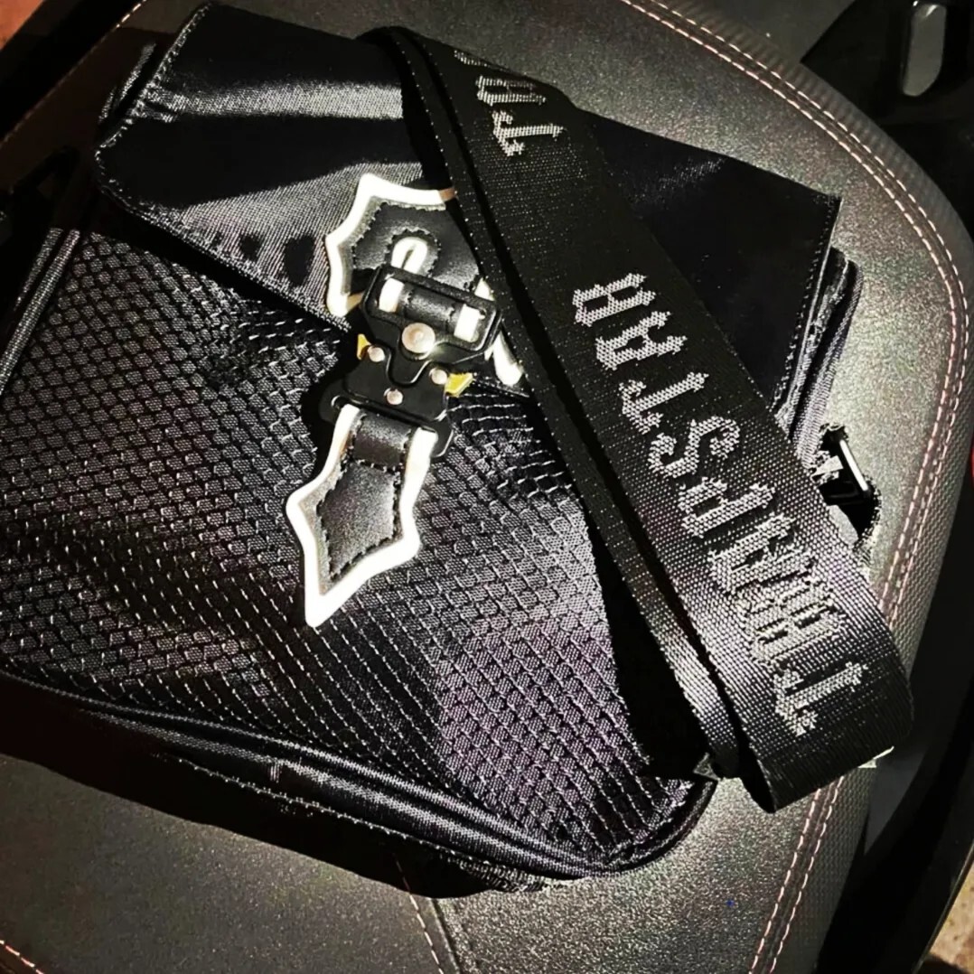 【TRAPSTAR】ボディバッグ 正規品 QRコード付き 正規品 QRコードあり trapstar ブラック ショルダーバッグ 今期
