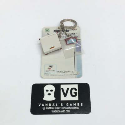 GBA - SP Mini Keychain Banpresto Gameboy Advance SP White Red Mario #2730