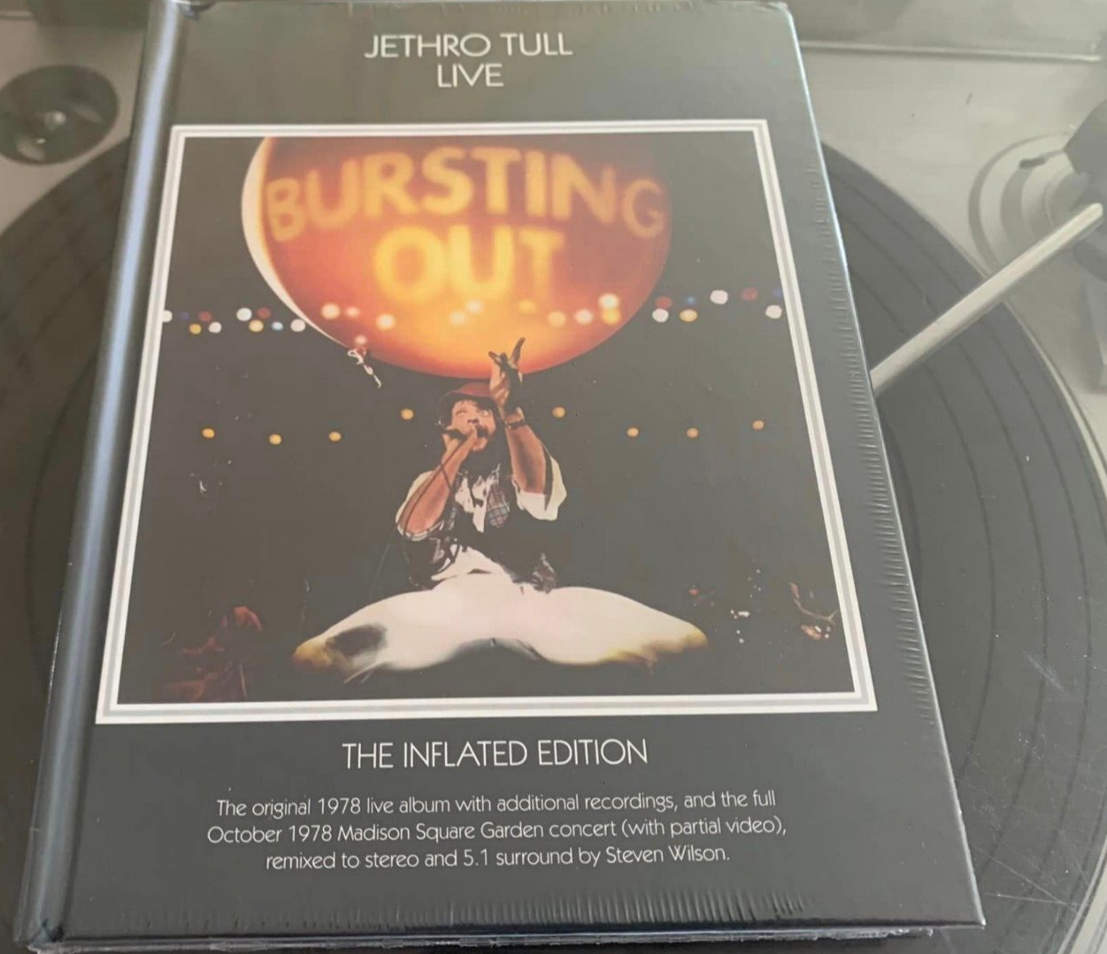 ジェスロ・タル／ライブ　Bursting Out 3CD+2DVD　輸入盤 ジェスロ・タル ライヴ盤『Bursting Out』CD3枚組＋DVD3枚組