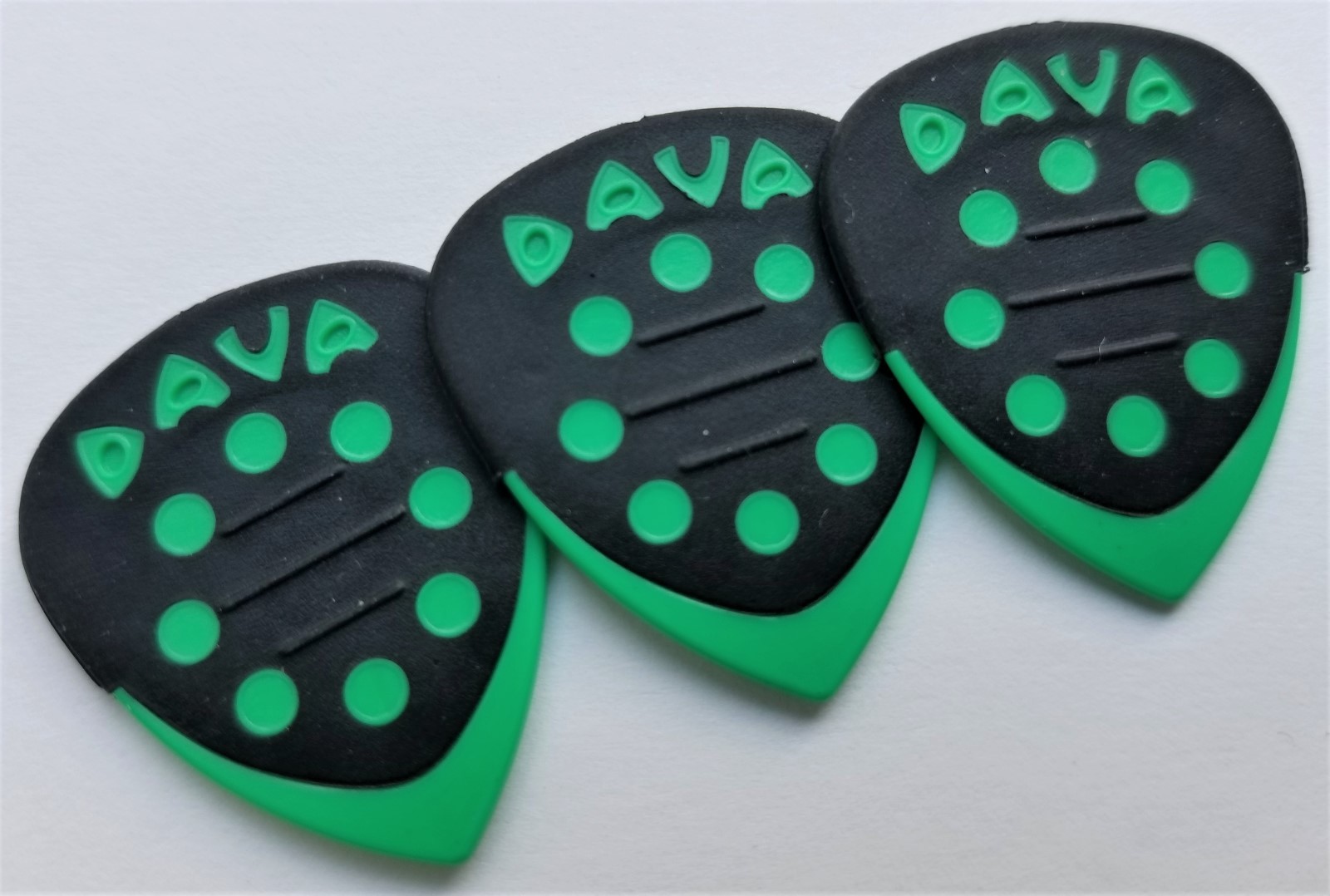 нейлоновый медиатор. медиатор. медиатор fender mojo grip. медиатор прорезиненный.