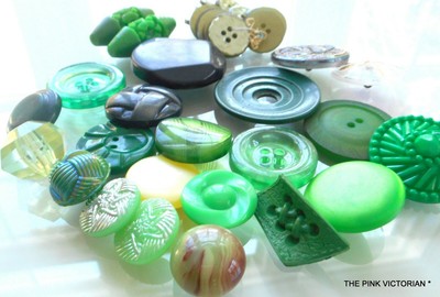 VINTAGE TO MODERN BUTTON LOT~ASSORTED SIZES~ GREEN COLOR~ GLASS~PLASTIC~SEWING