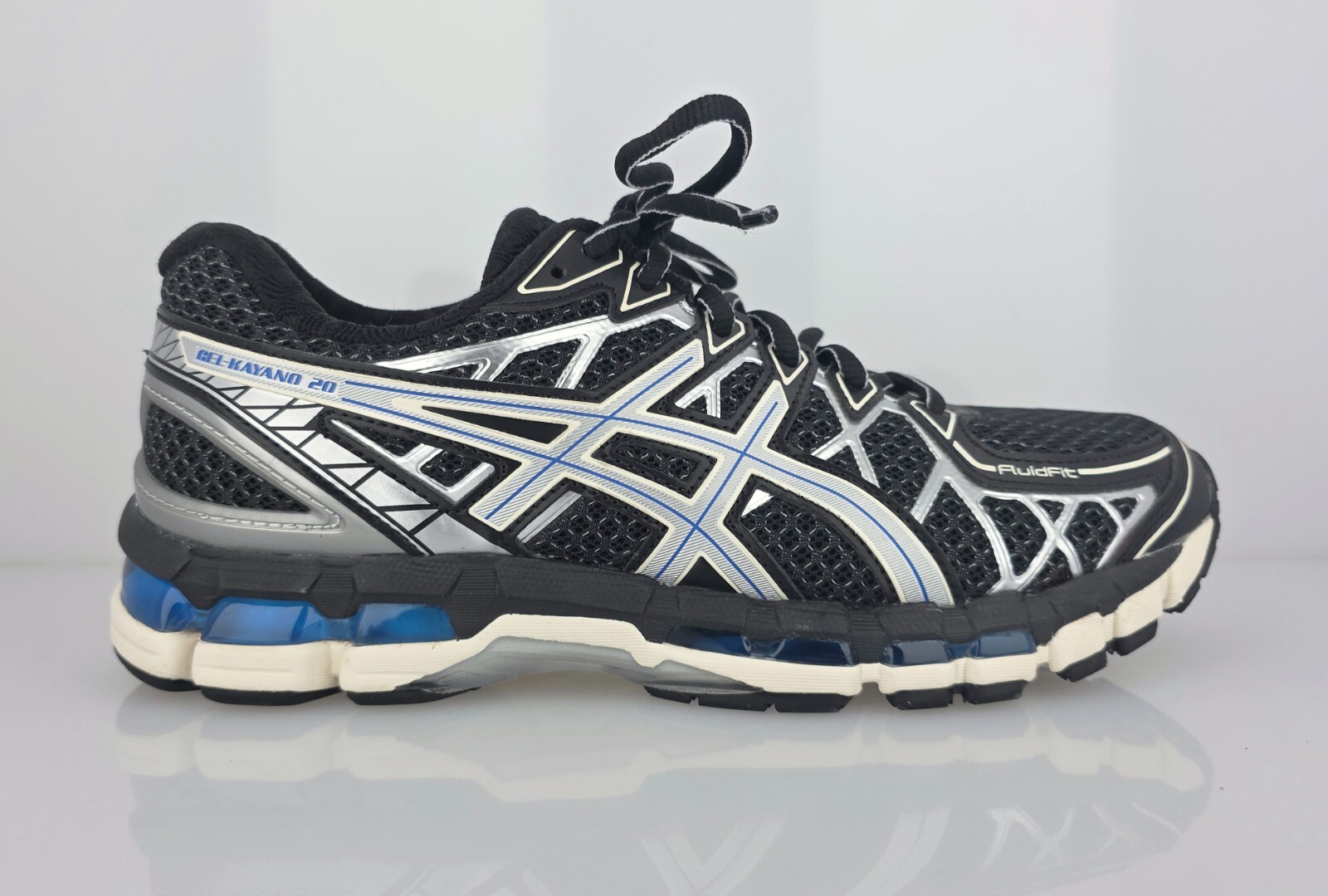 ASICS GEL-KAYANO 20 ブラック/シルバー GEL-KAYANO 20 | Unisex | Black/Pure Silver | Sportstyle