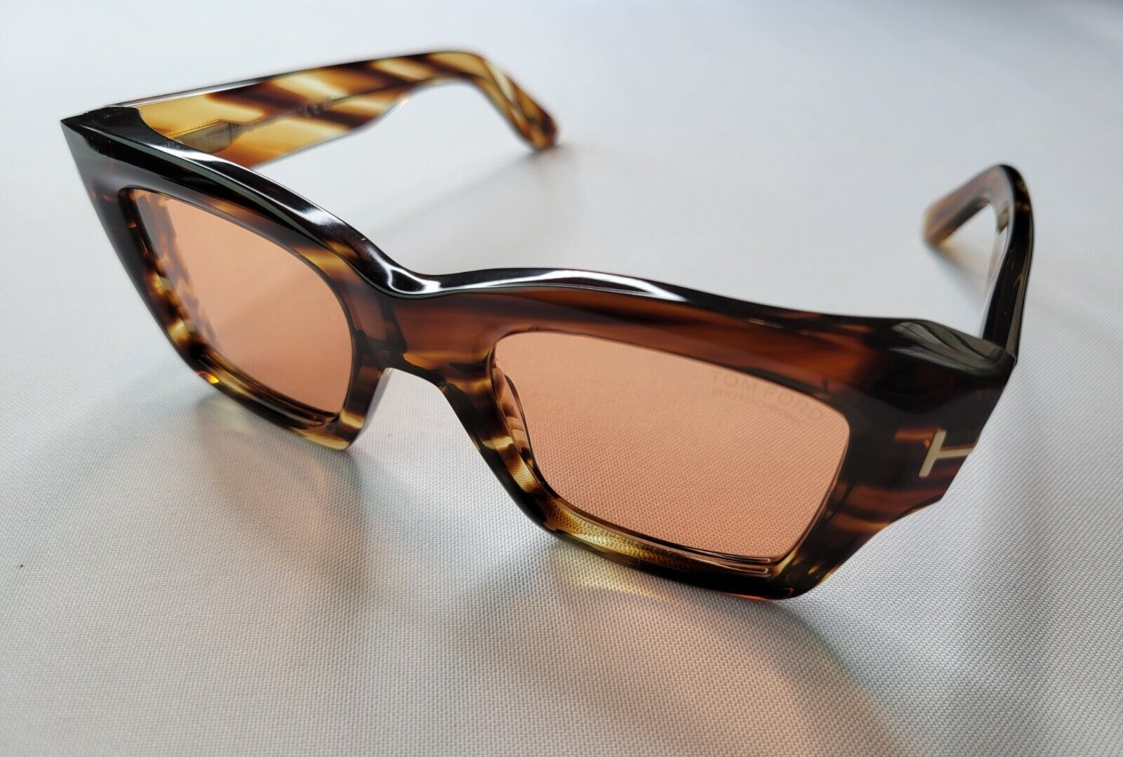 Pre-owned Tom Ford Llias Tf1154 55e Striated Havana W Brown Photochromic Lens Sunglasses In Gray