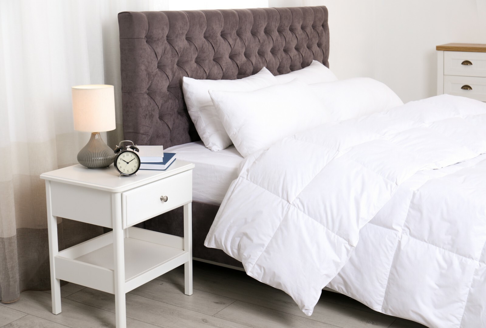 Super Soft Oversized Lightweight White Down Alternative Comforter