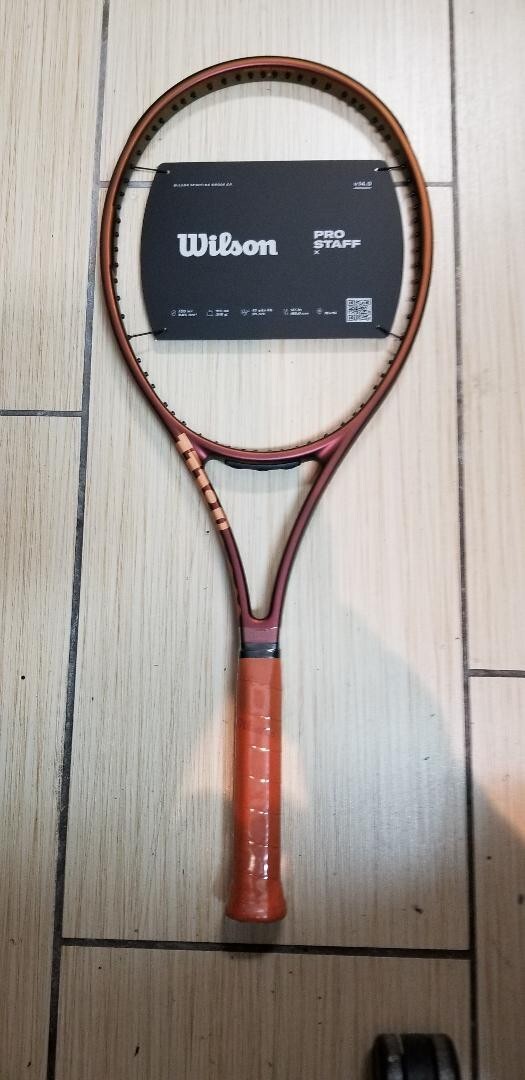 Wilson PRO STAFF X V14 ① Wilson Pro Staff X V14 Tennis Racket