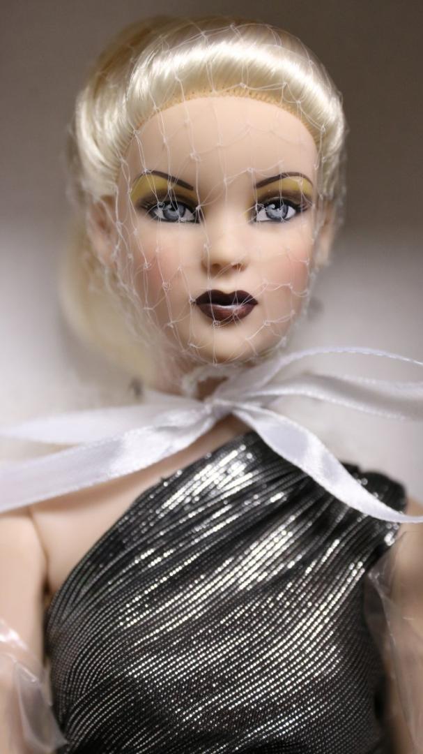 TONNER “Dark Shimmer” T13CJSD02 TONNER “Dark Shimmer” T13CJSD02 DOLL FIGURINE 16 inch